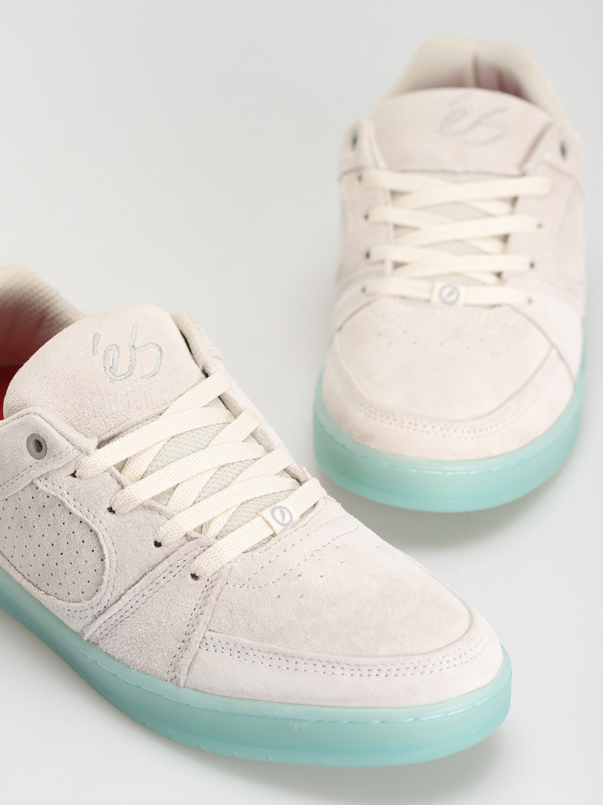 es accel slim on feet