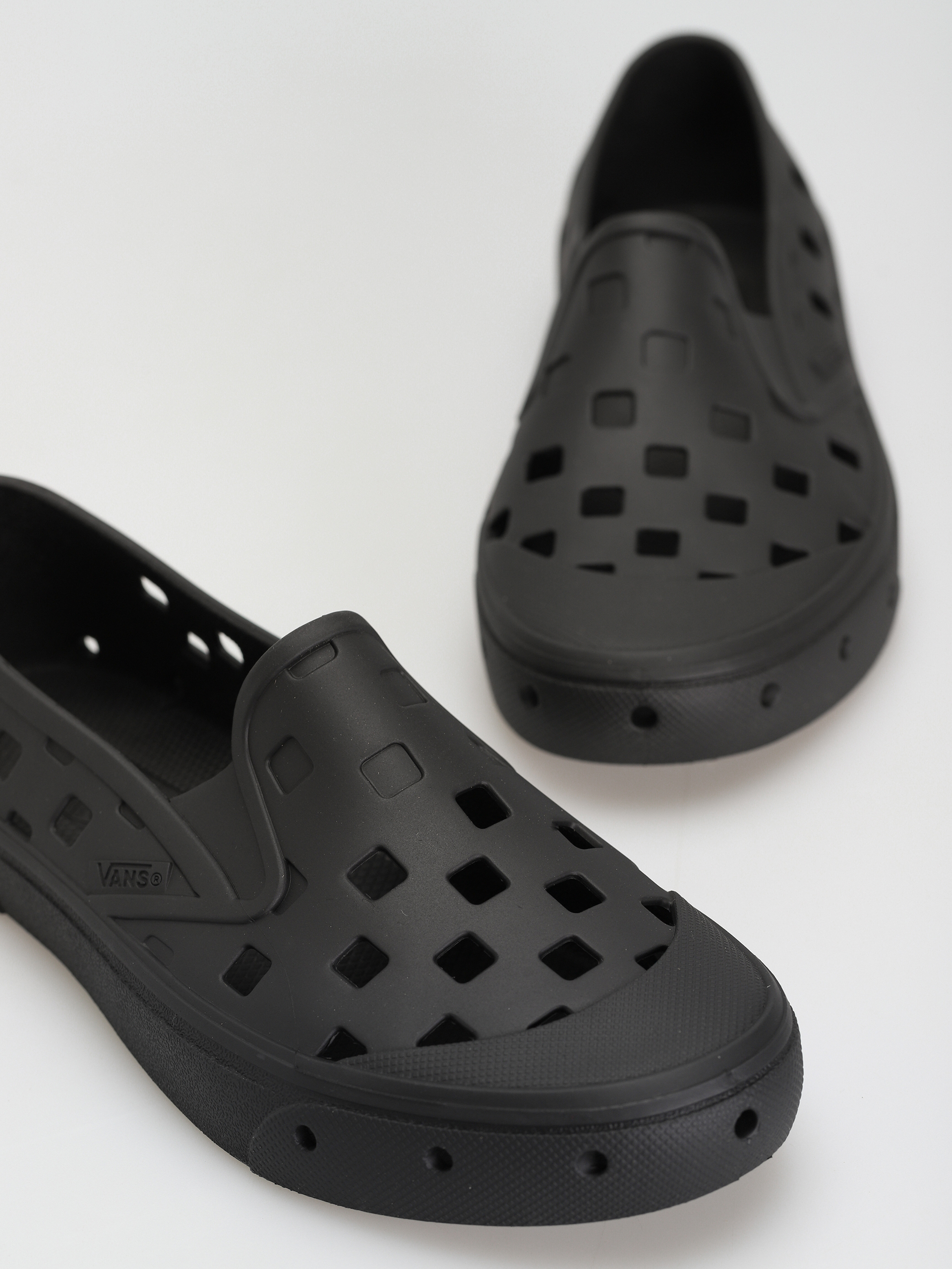 Vans Trek Slip On Shoes (black)