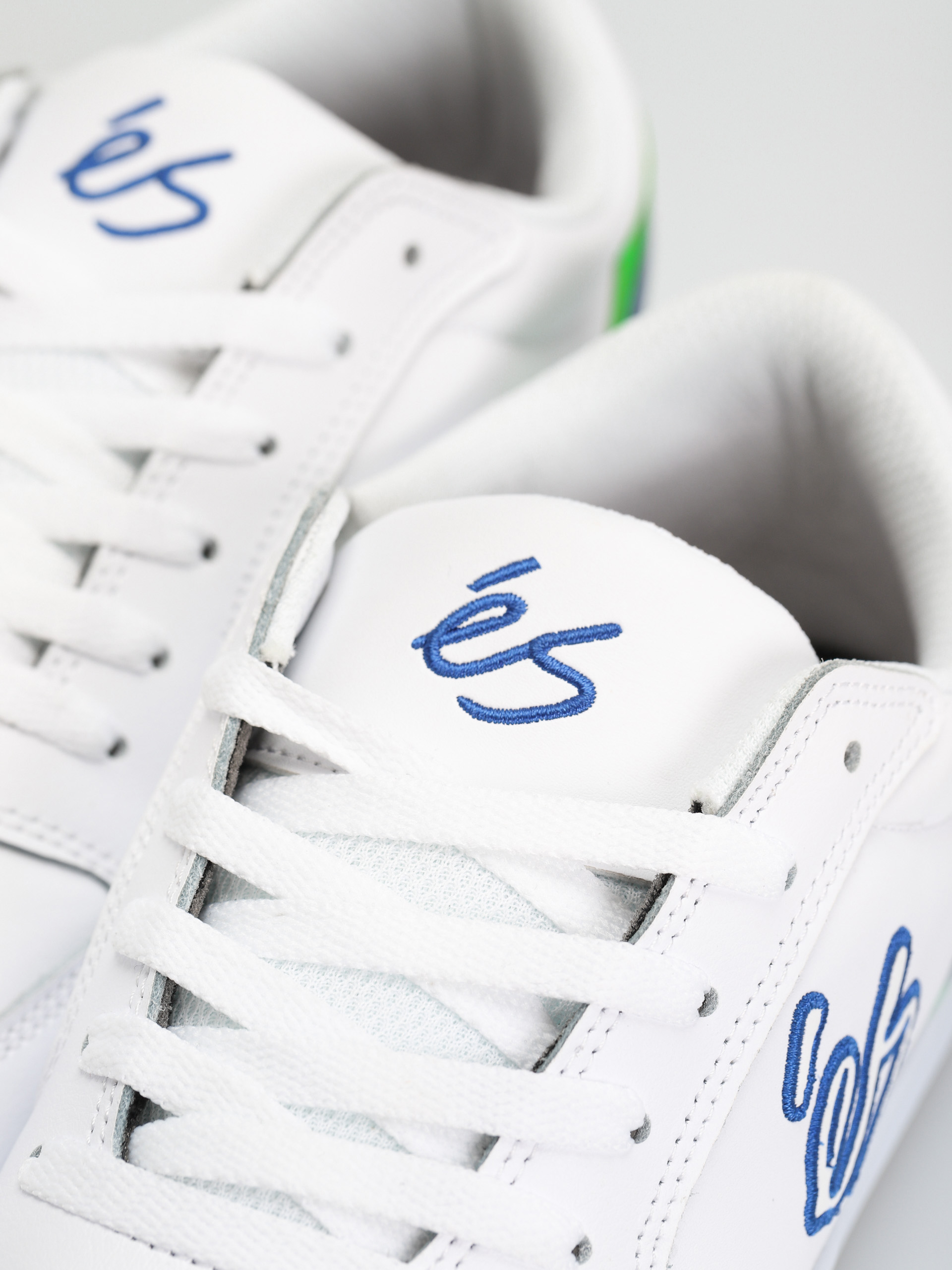 eS Eos Shoes (white/blue/green)