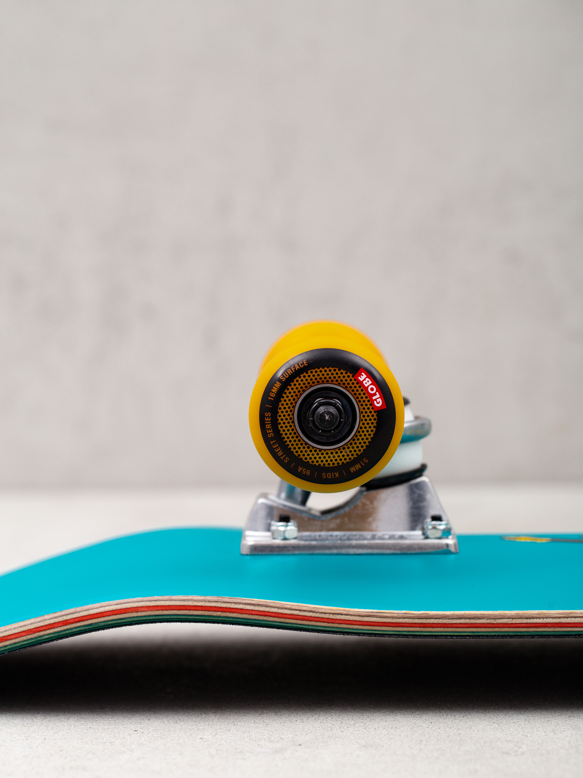 Globe Kids Save The Bees Mid Skateboard (blue)