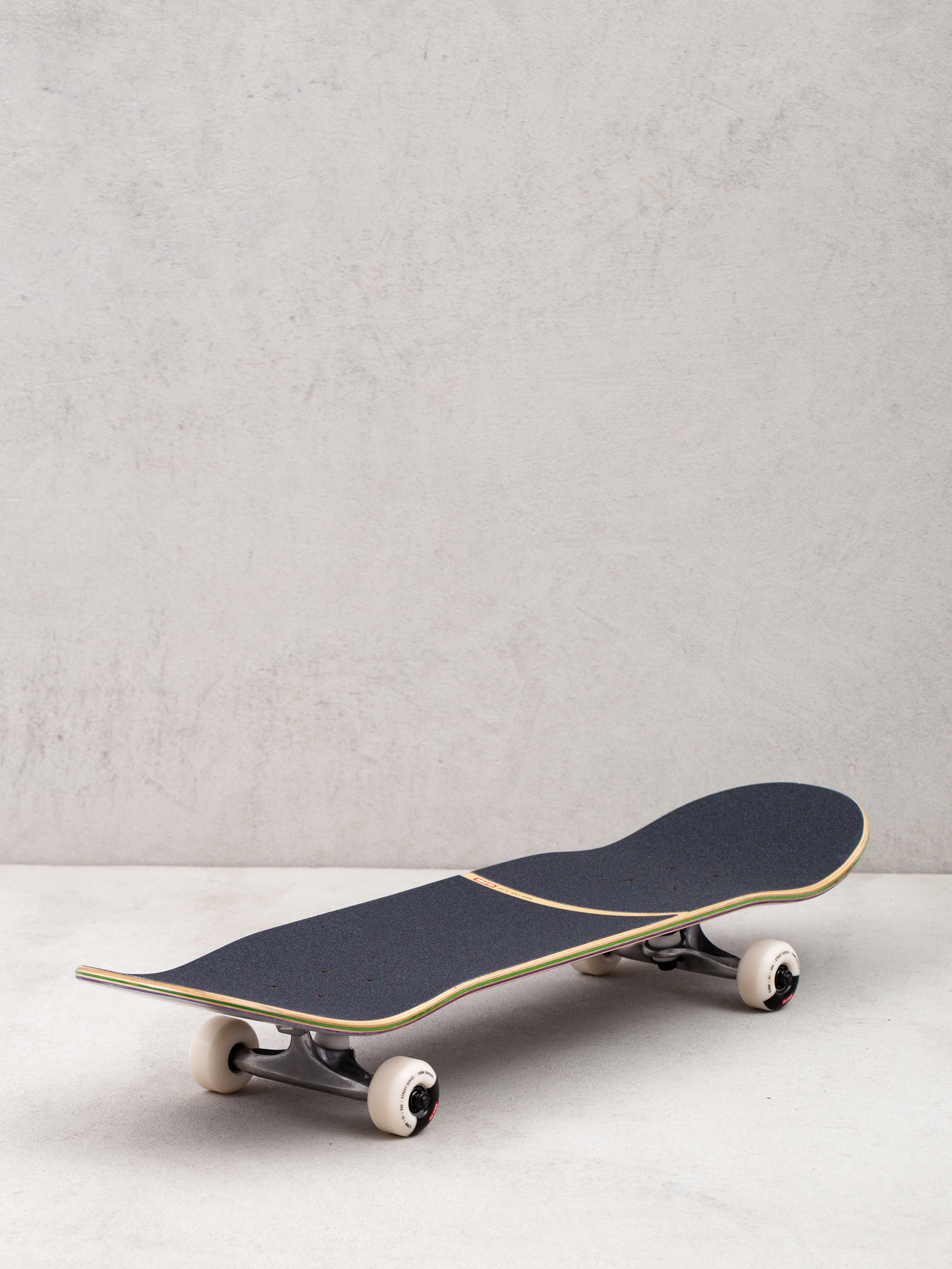 Globe G1 Inside Out Skateboard (window pain)