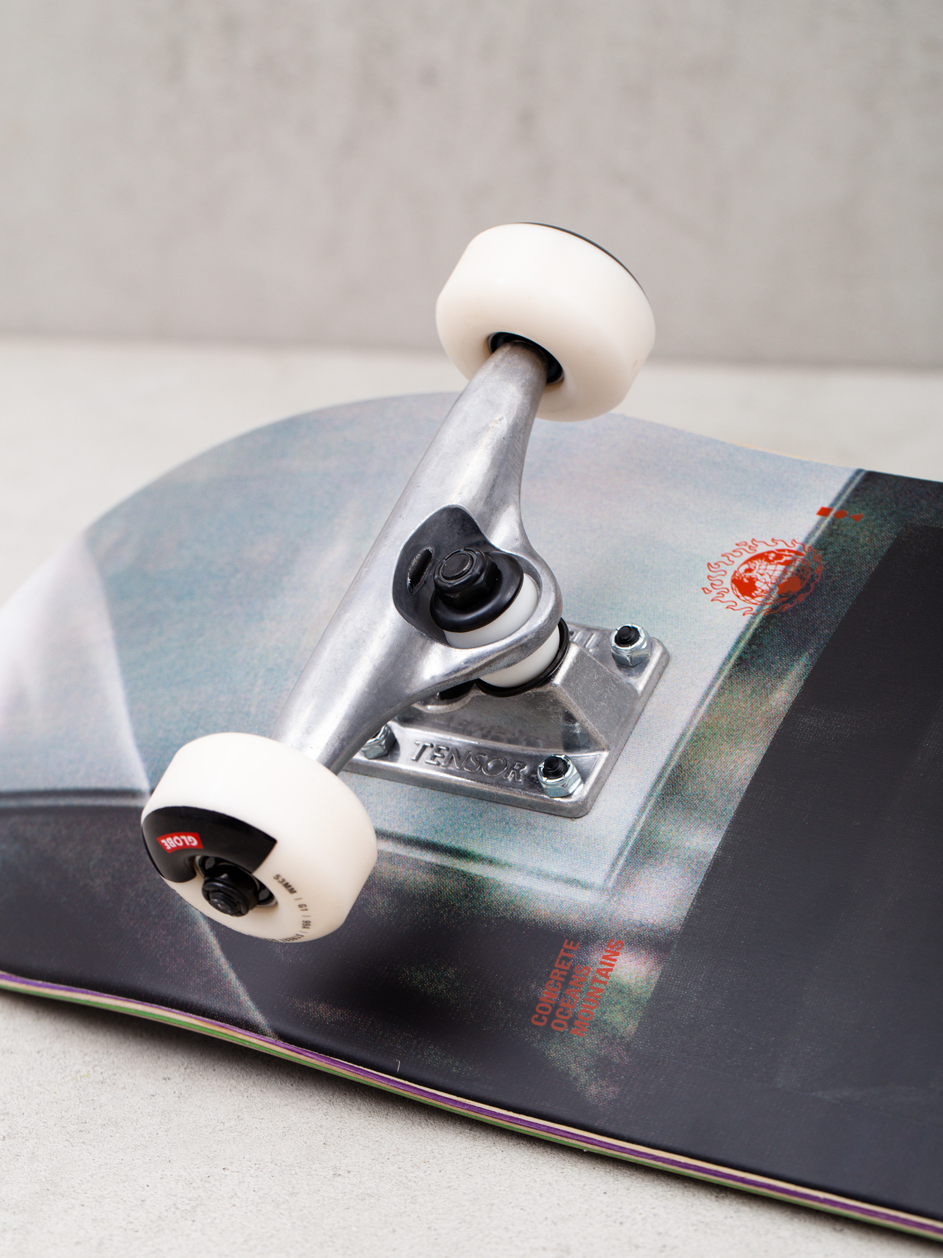 Globe G1 Inside Out Skateboard (window pain)