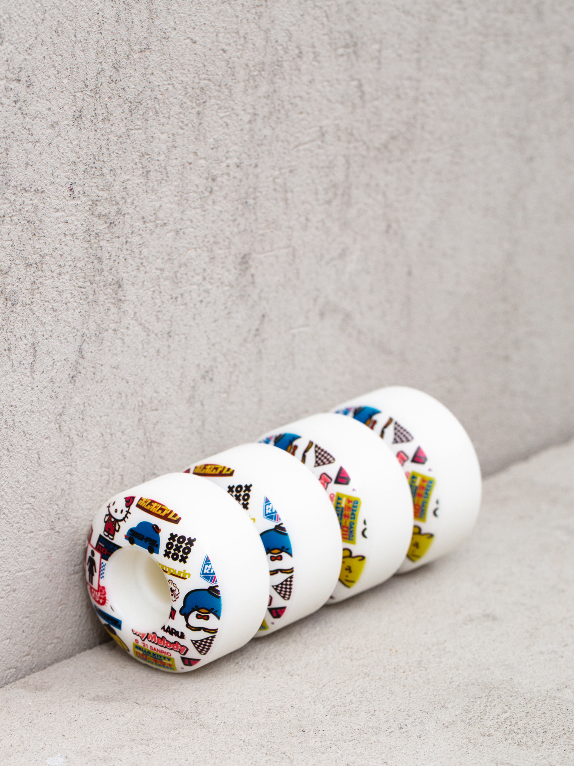 Girl Skateboard Sanrio Tokyo Speed Staple Wheels (white/multi)