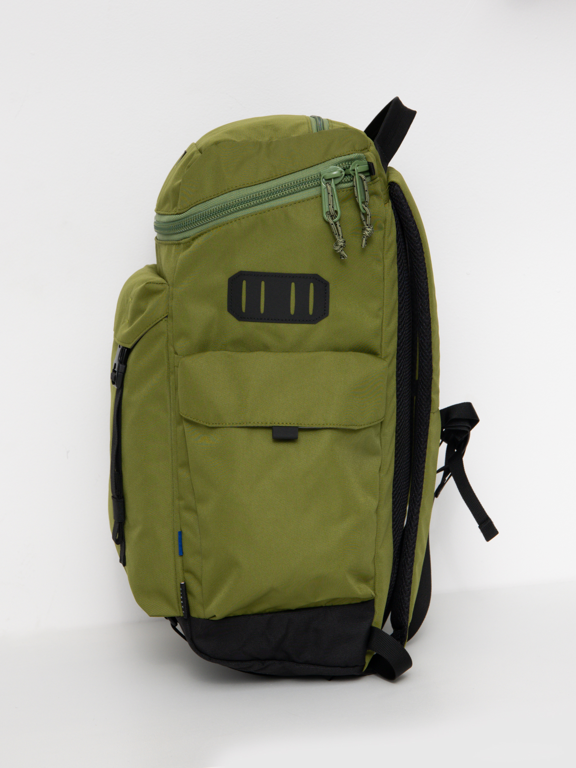 burton annex 17 laptop backpack 2.0 28L Grey  CCBoard Center school style pack that meets tech ready features to keep the day running smoothly 2017 Burton Annex Backpack -
