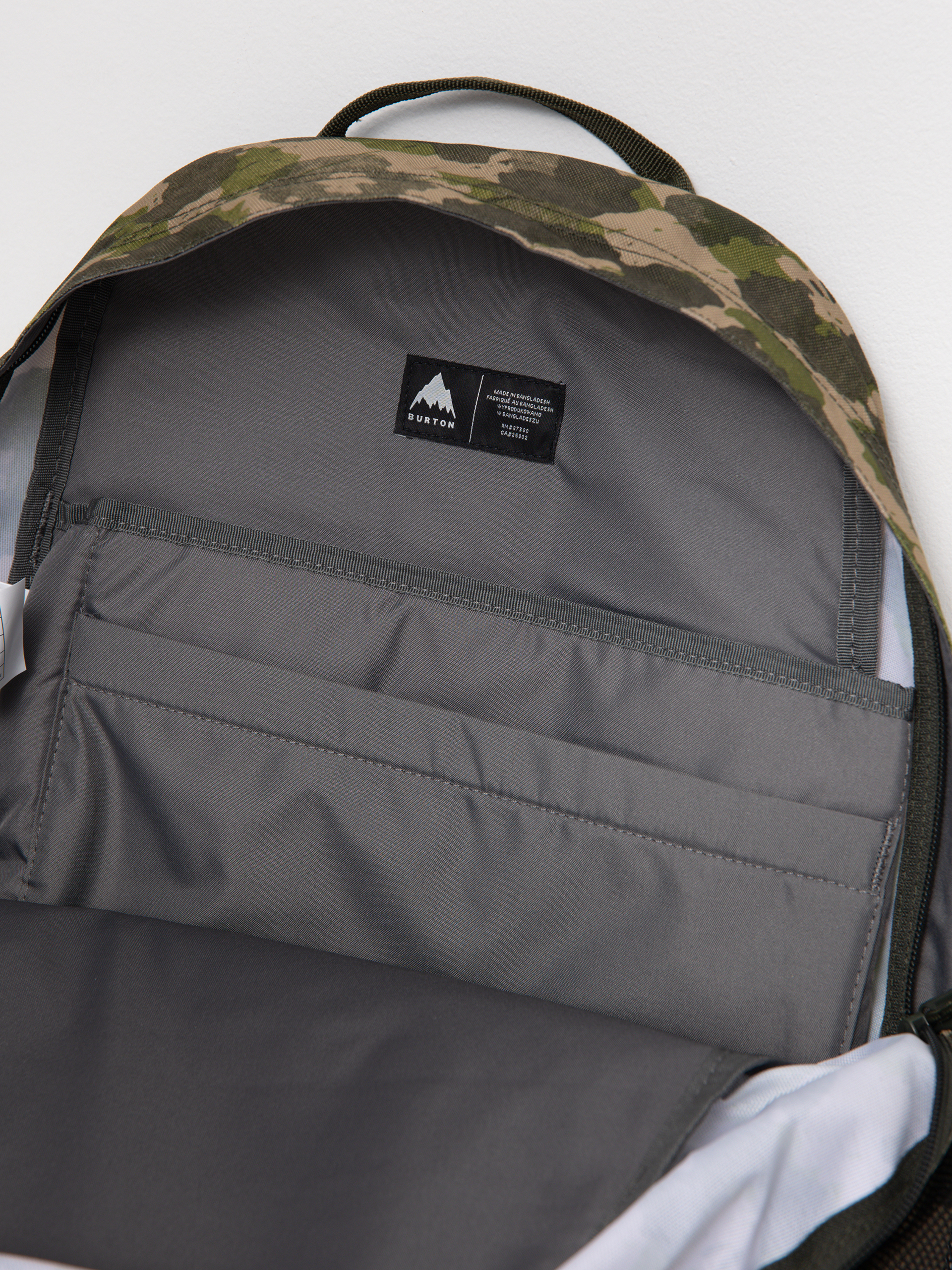 burton laptop backpack 37380 Unisex Treble Yell Daypacks : Sports & Outdoors A comfortable ergonomic fit with a molded back panel with airflow zones will keep you ready for both short and long days on the skin track. Burton Treble Yell 21L Backpack