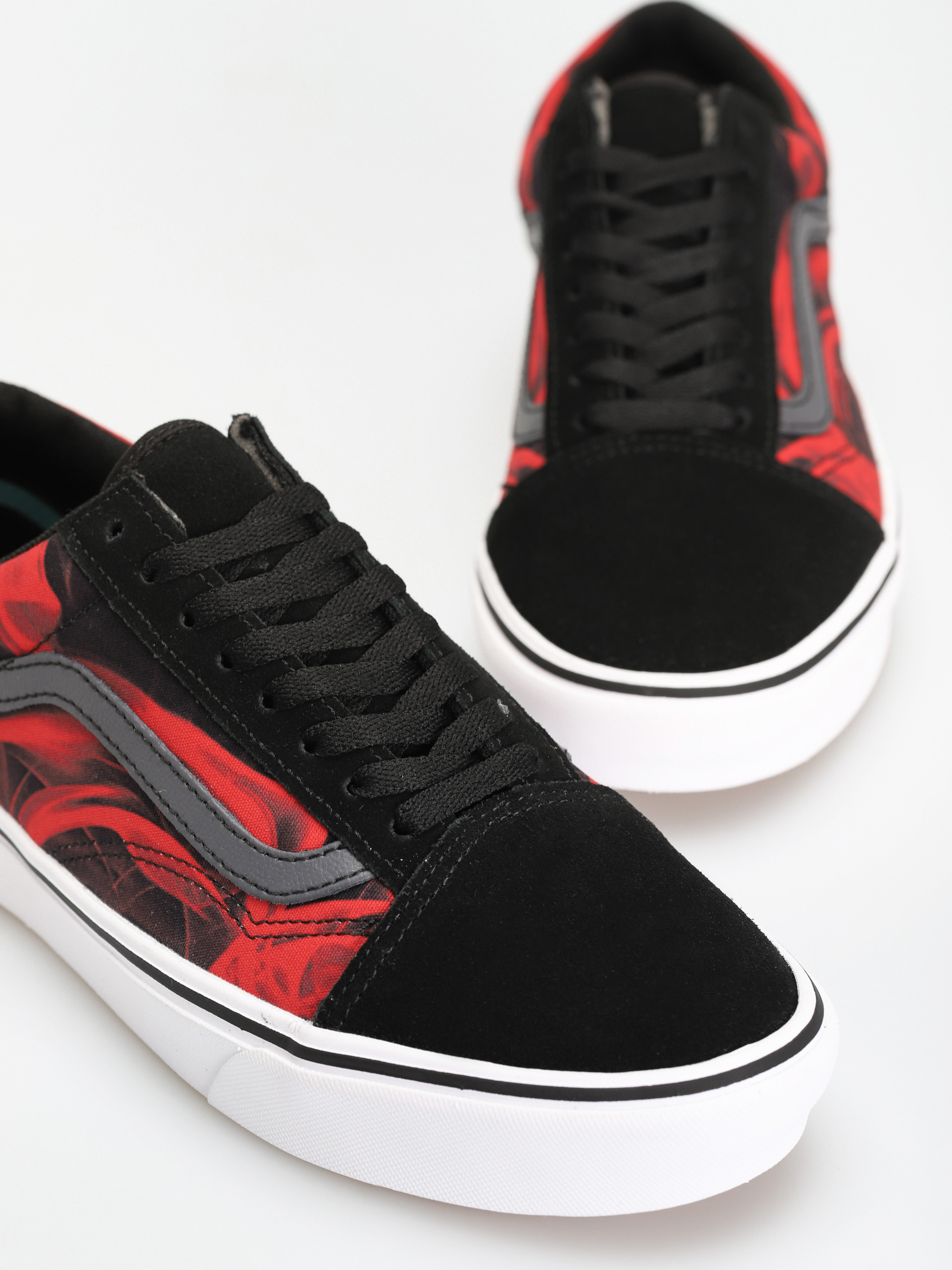 Vans Comfycush Old Skool Shoes (after dark black/red)