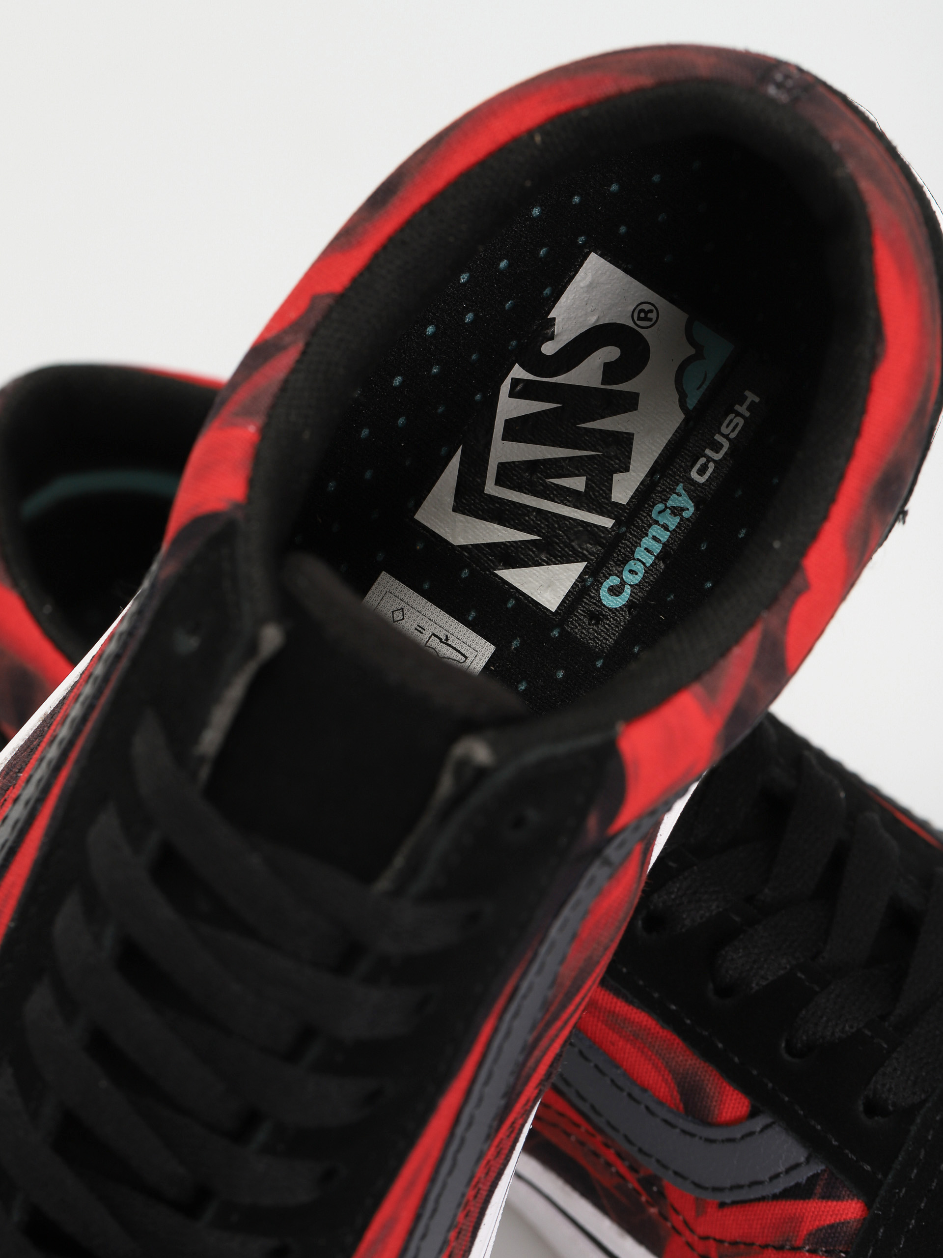 Vans Comfycush Old Skool Schuhe (after dark black/red)