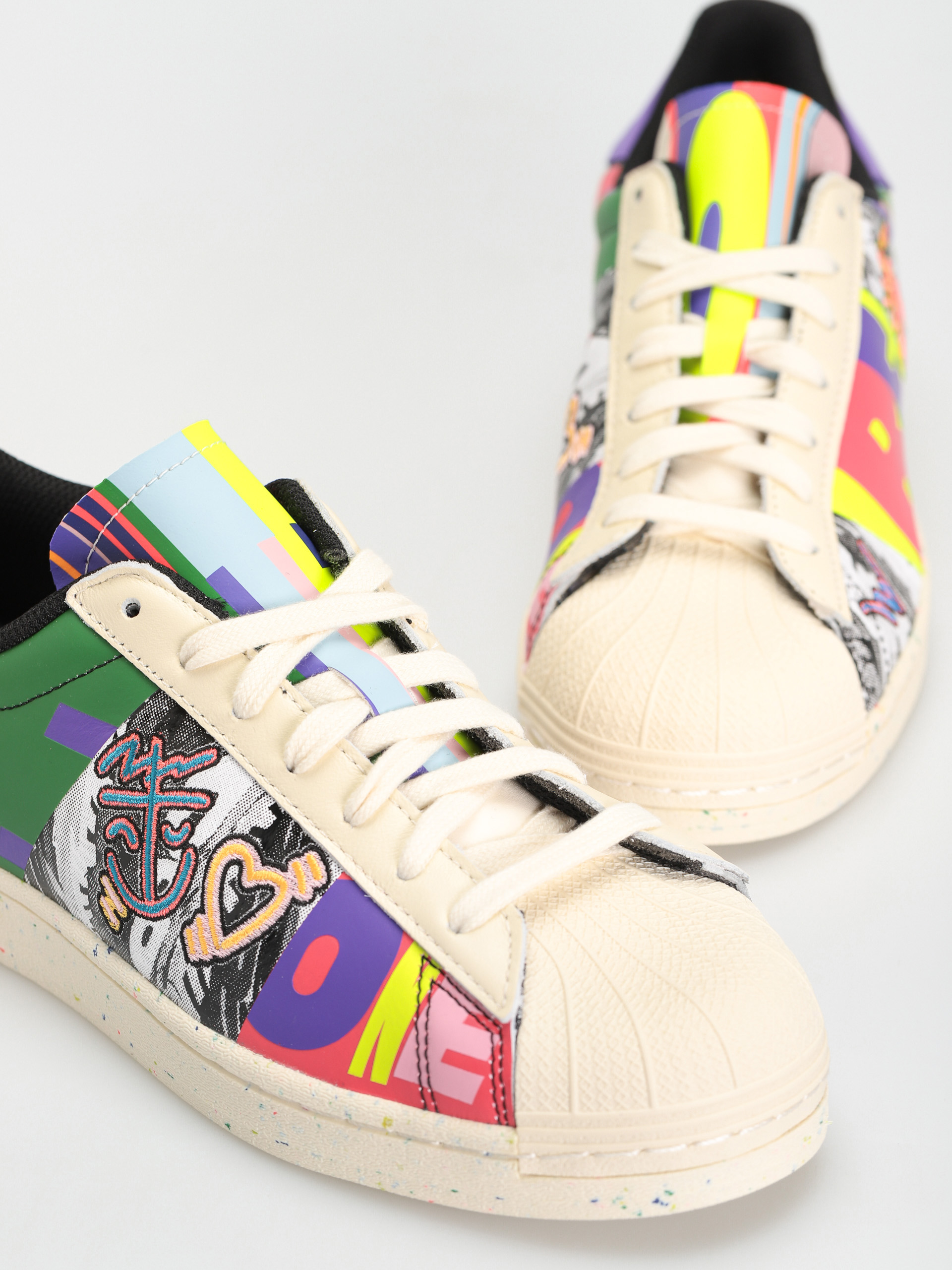 adidas Originals Superstar Pride Shoes (cwhite/cwhite/cblack)
