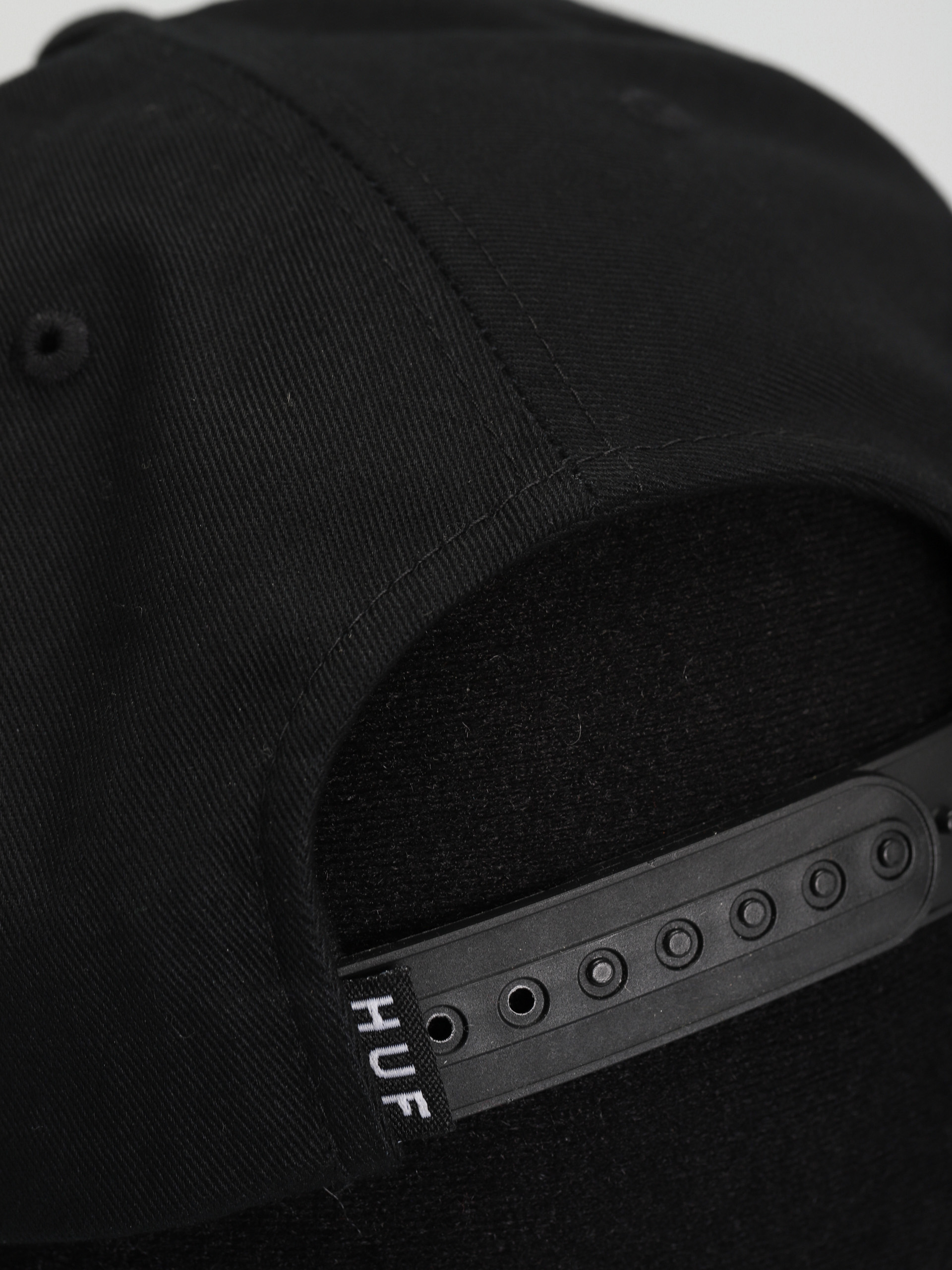 HUF Essentials Unstructured Triple Triangle Cap (black)