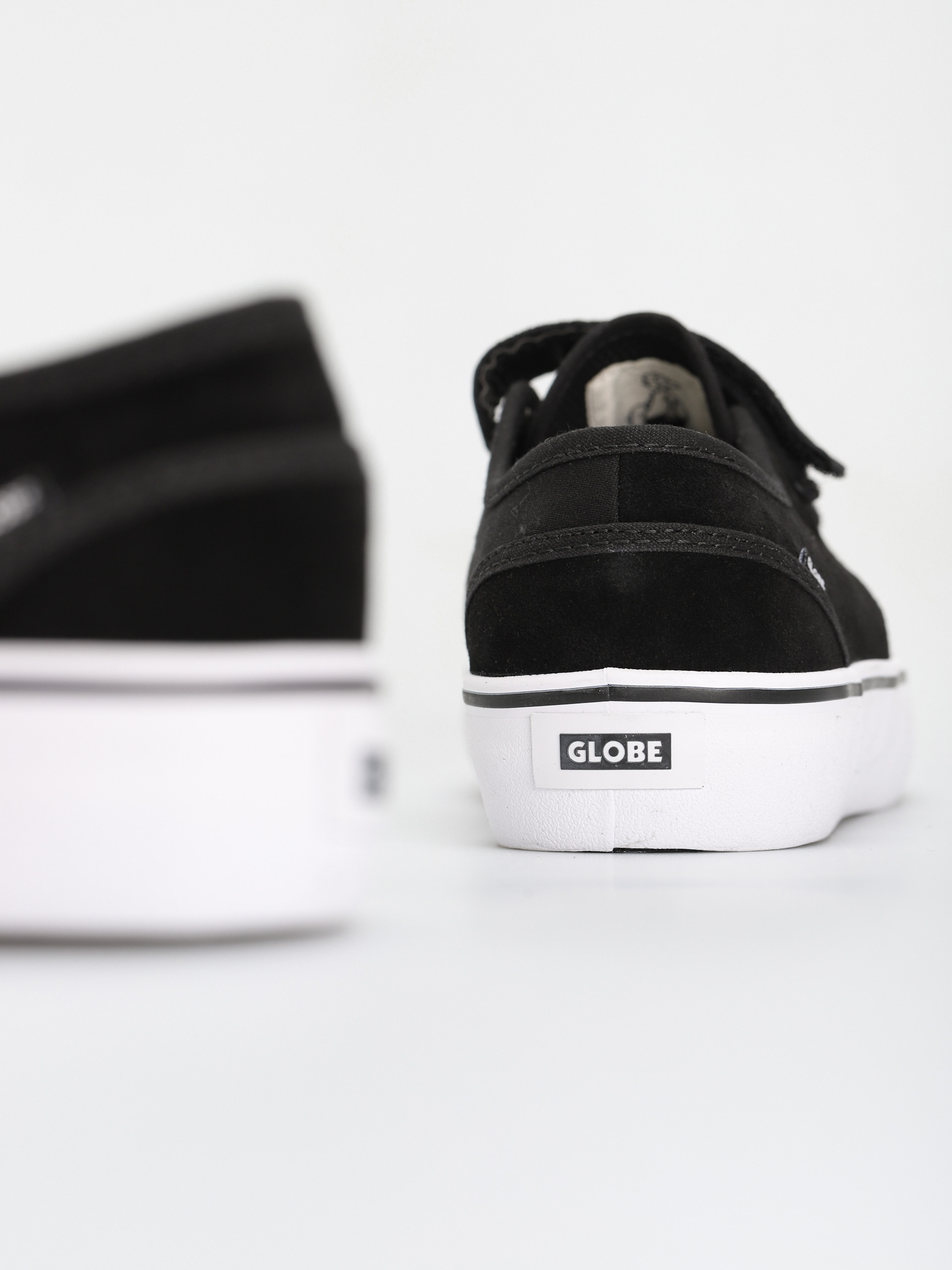 Globe Motley II Strap Schuhe (black/white)