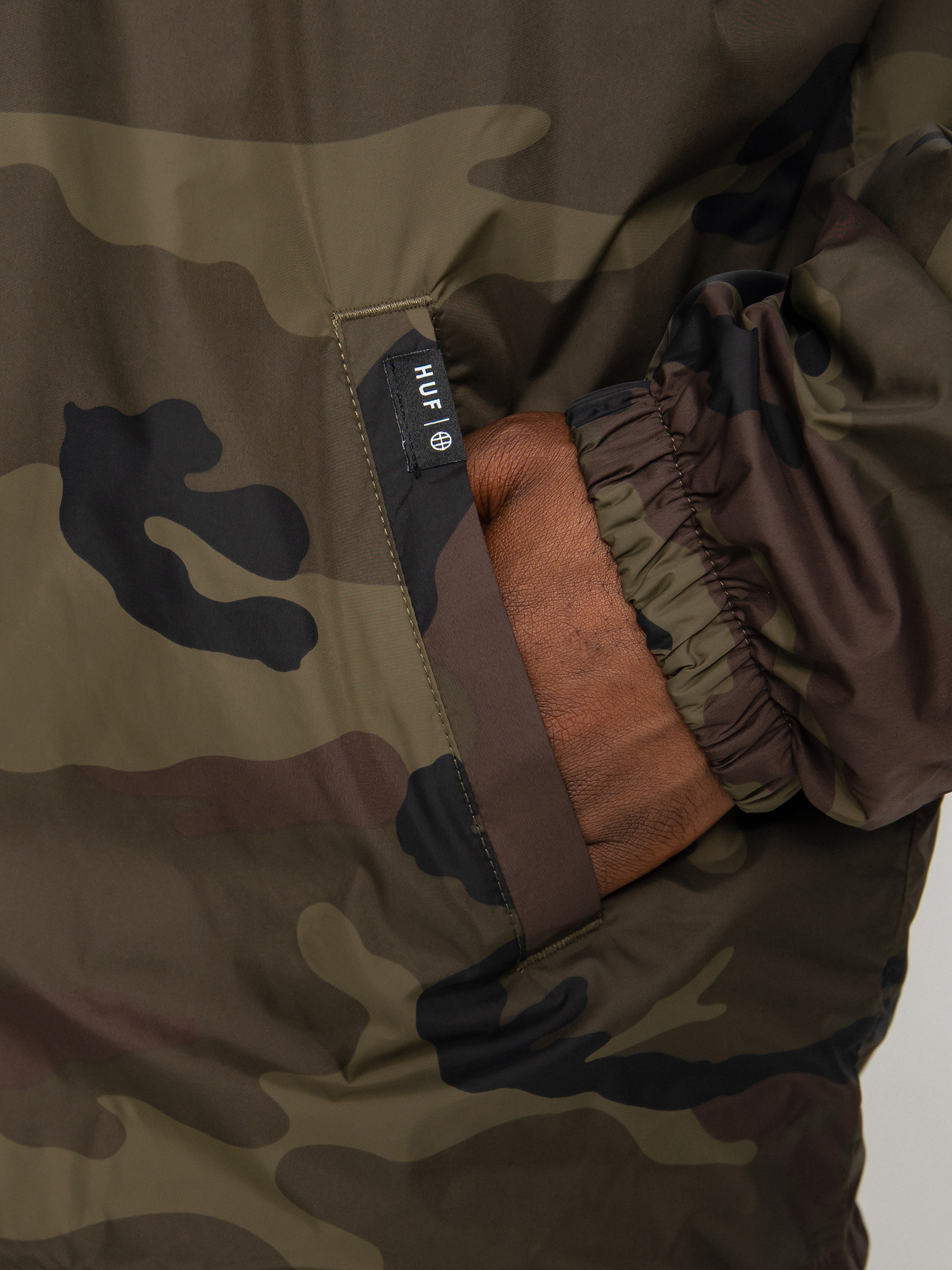 HUF Essentials Triple Triangle Coaches Jacket (woodland)