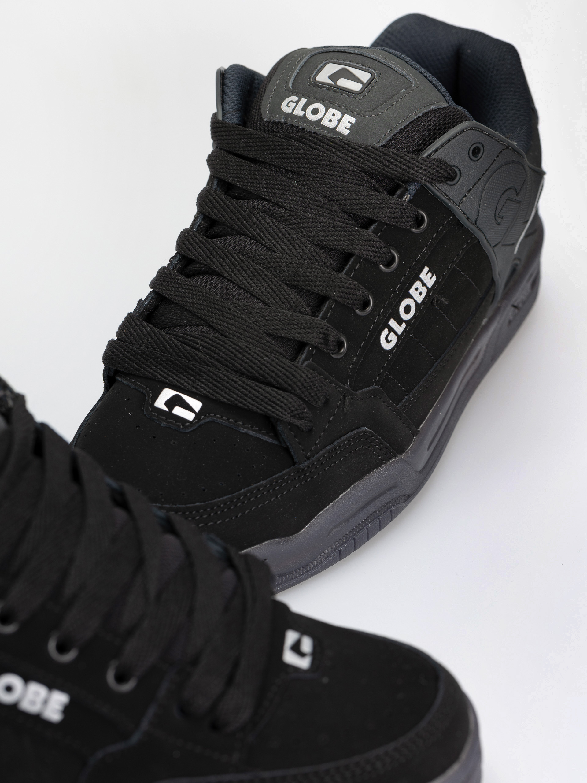 Globe Tilt Shoes (black/night/silver)