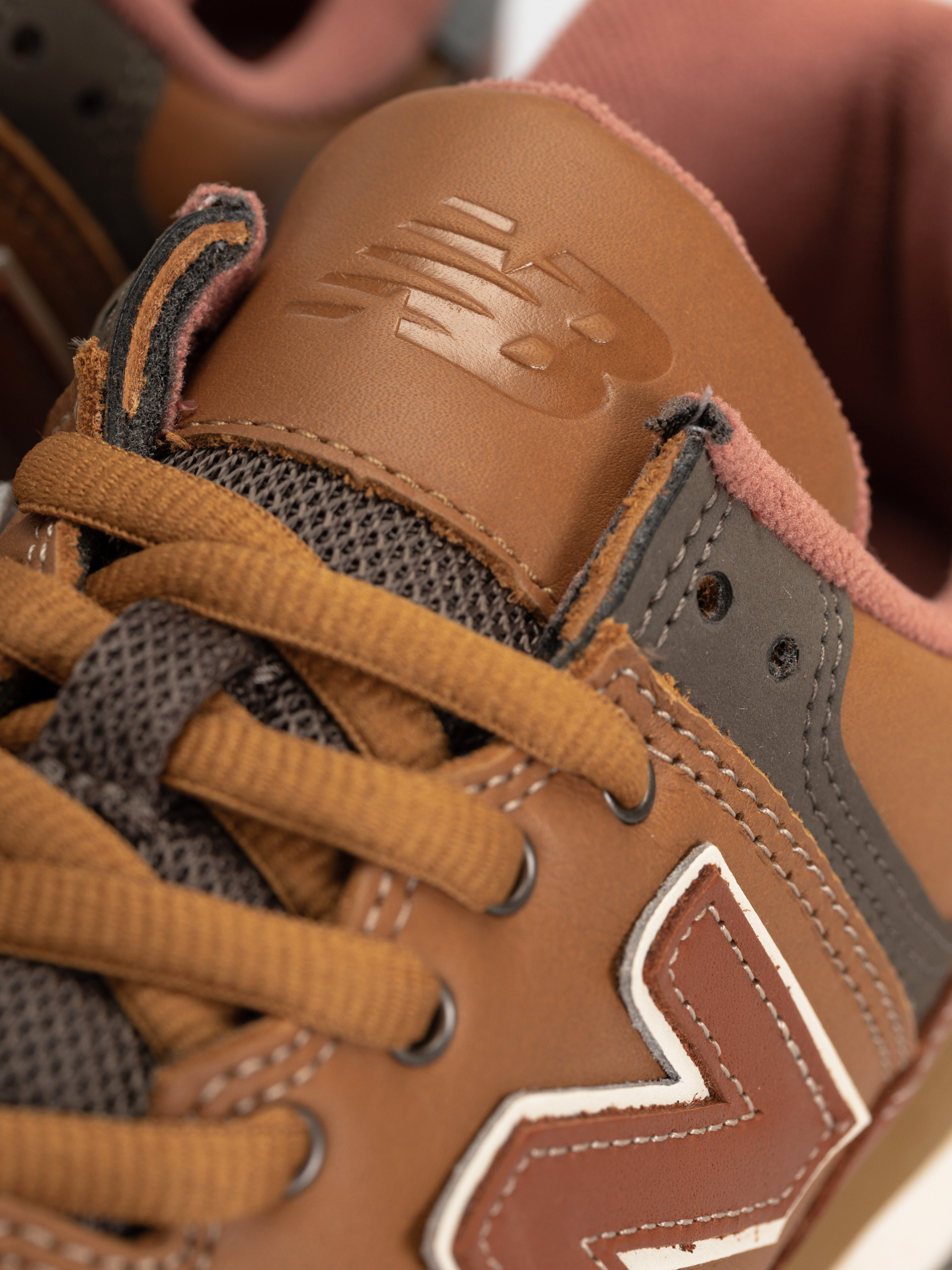 New Balance 574 Shoes (brown)