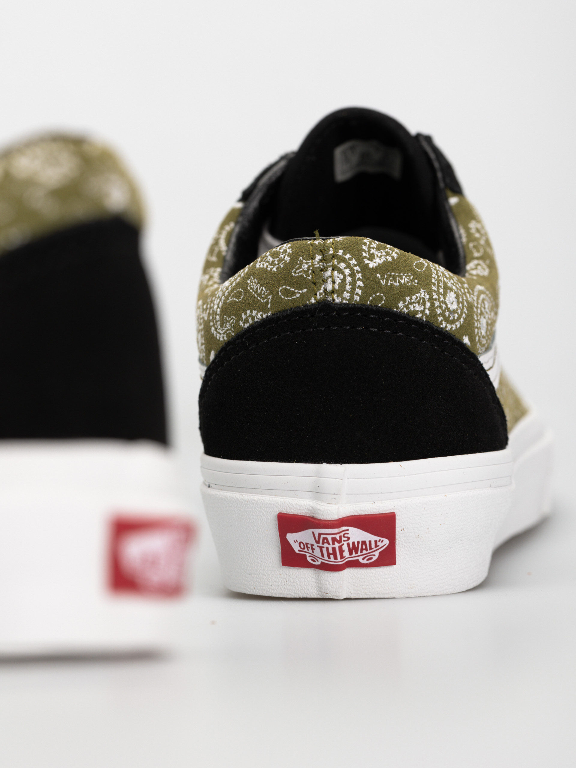 Vans Old Skool Shoes (paisley suede black/olive)