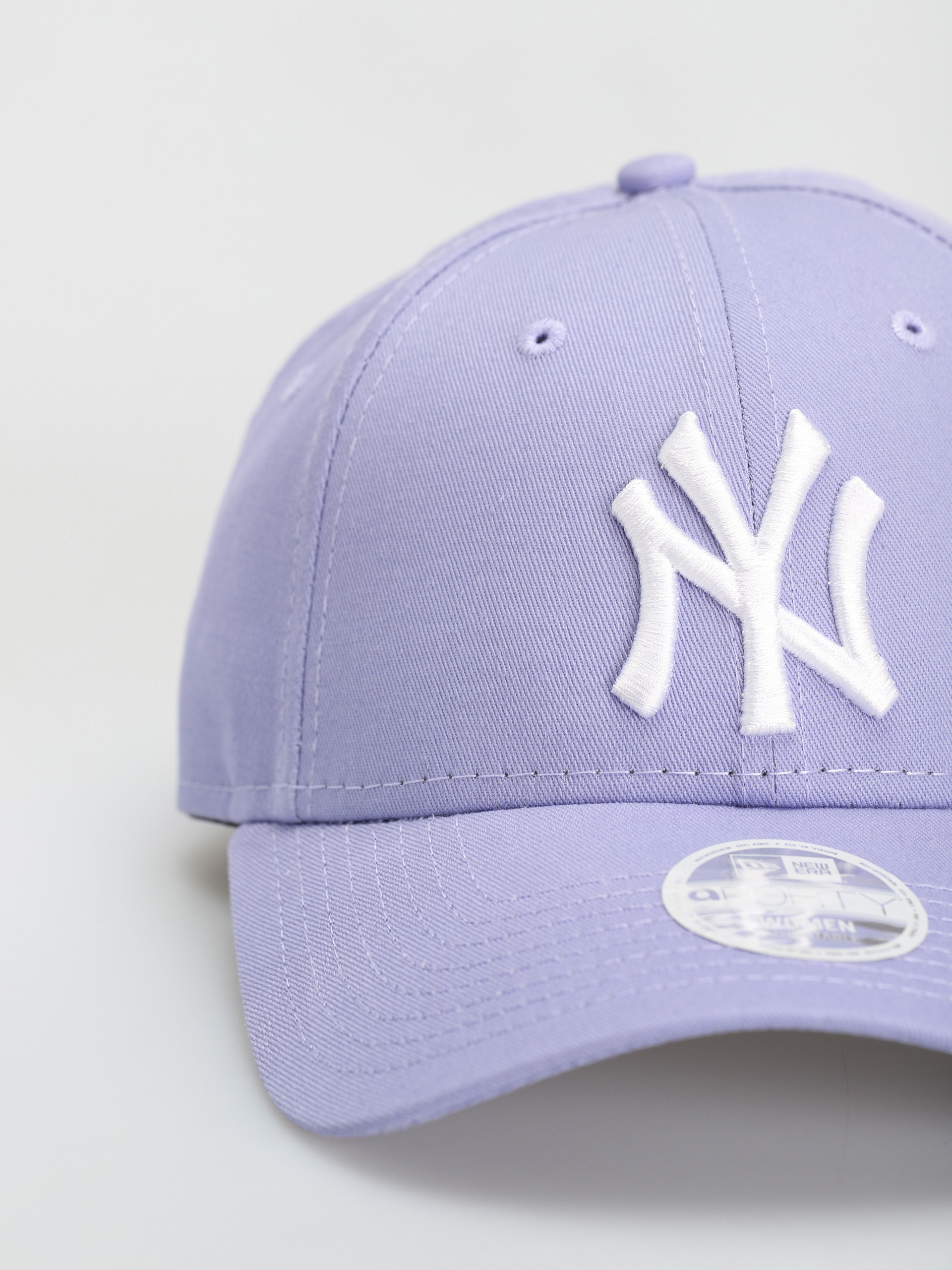 New Era League Essential 9Forty New York Yankess Cap Wmn (lavender/white)