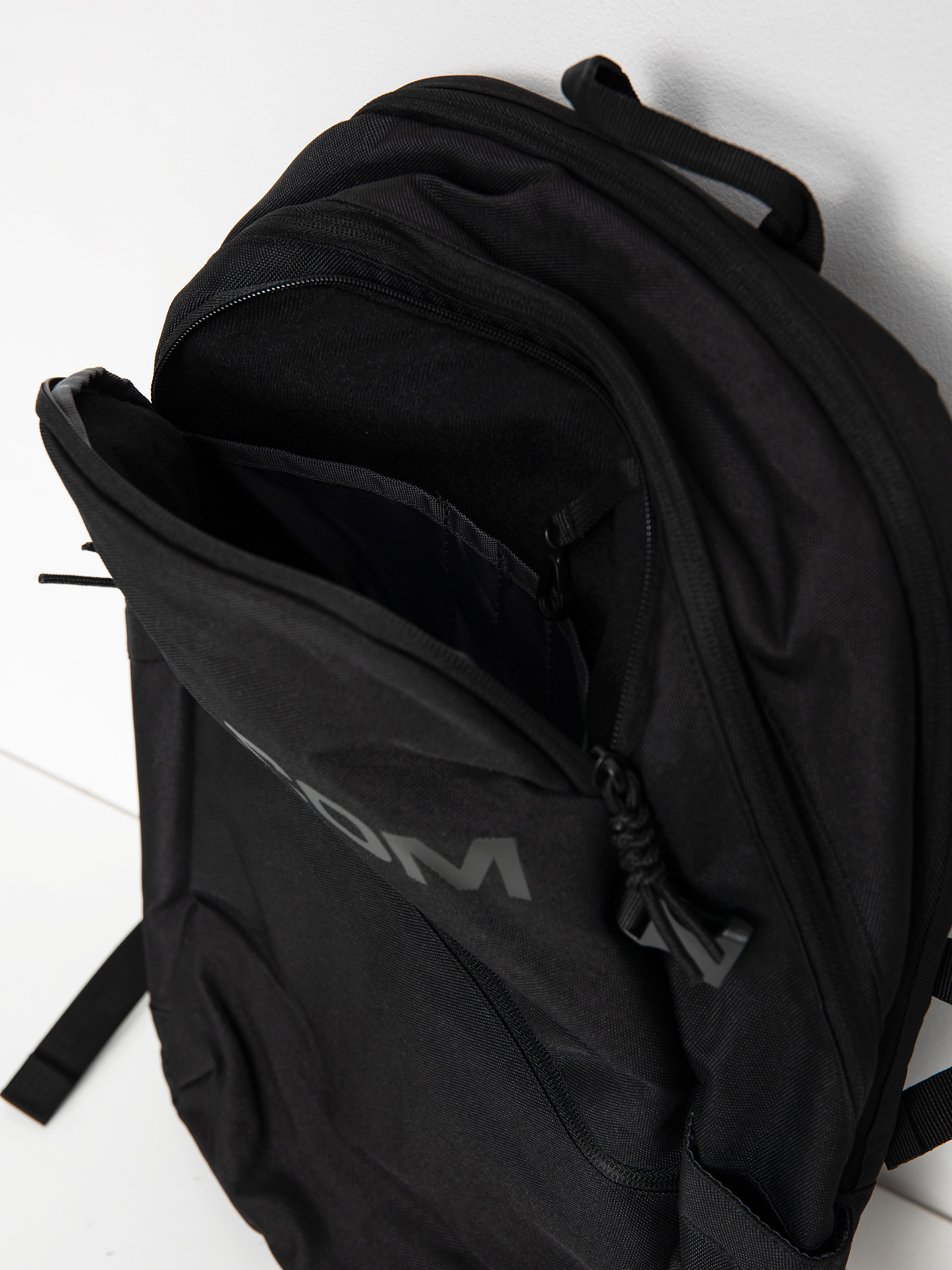 Volcom Roamer Backpack (black on black)