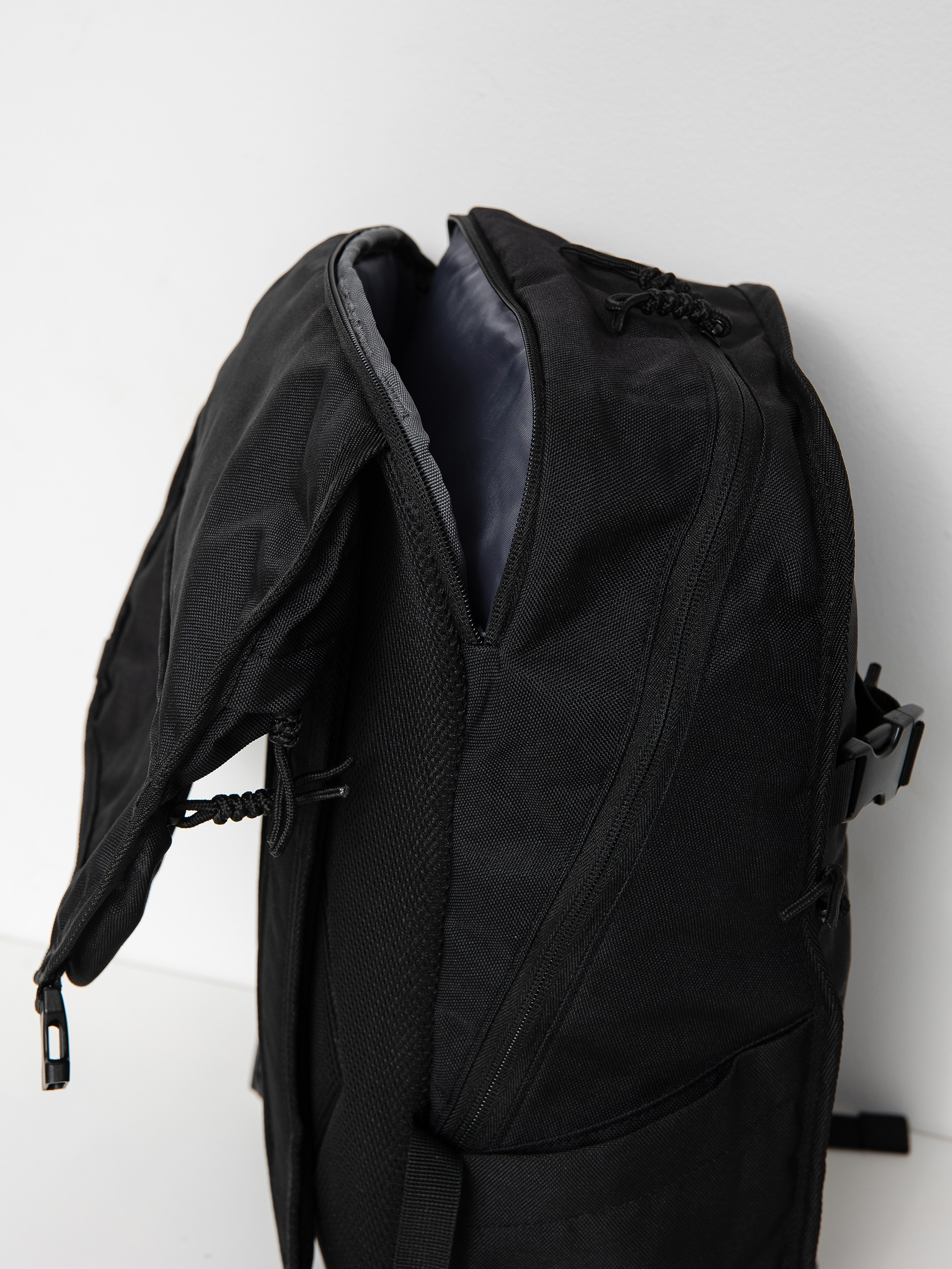 Volcom Substrate Backpack (black on black)