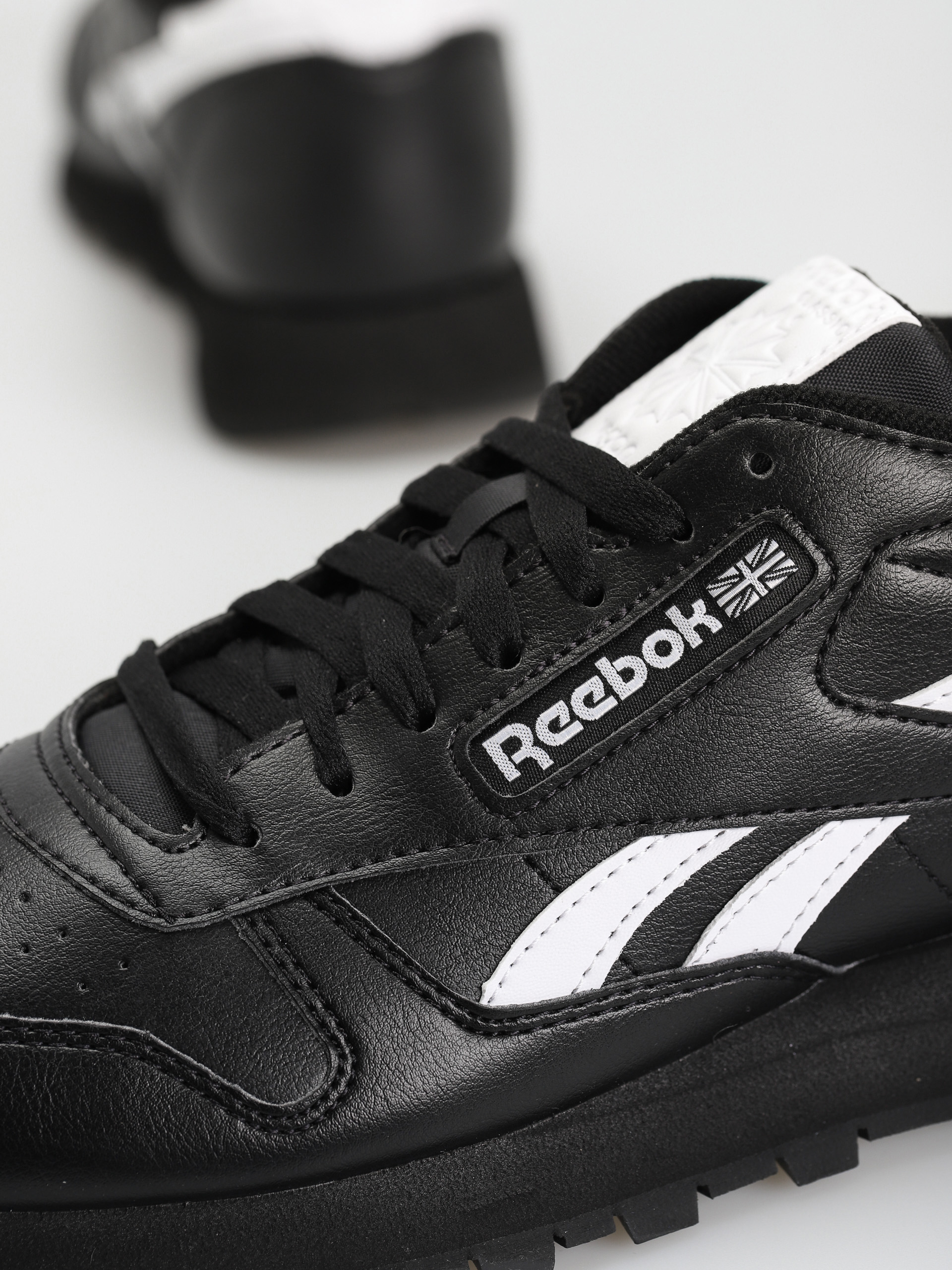 Reebok Classic Vegan Shoes (cblack/ftwwht/cblack)