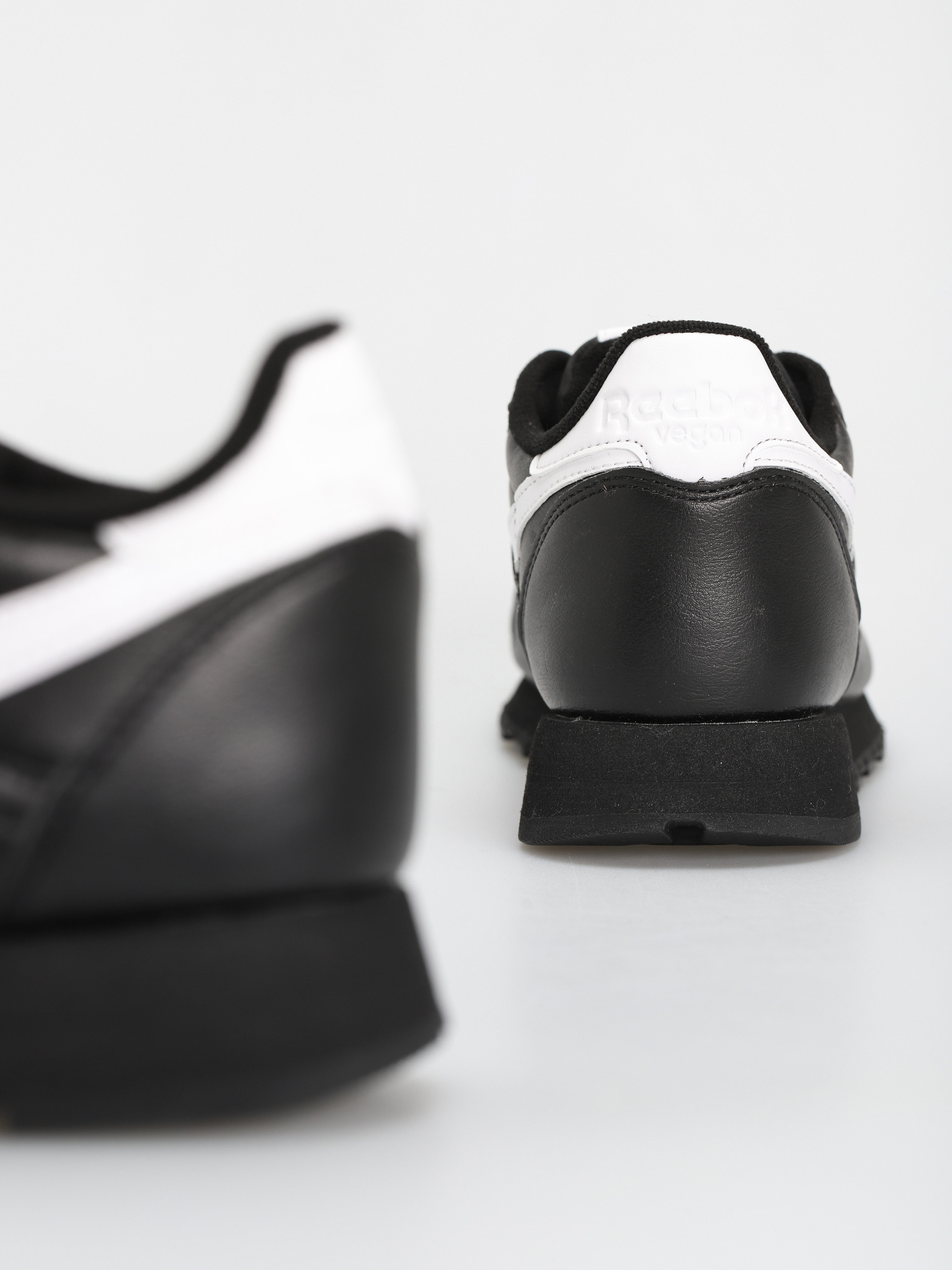 Reebok Classic Vegan Shoes (cblack/ftwwht/cblack)