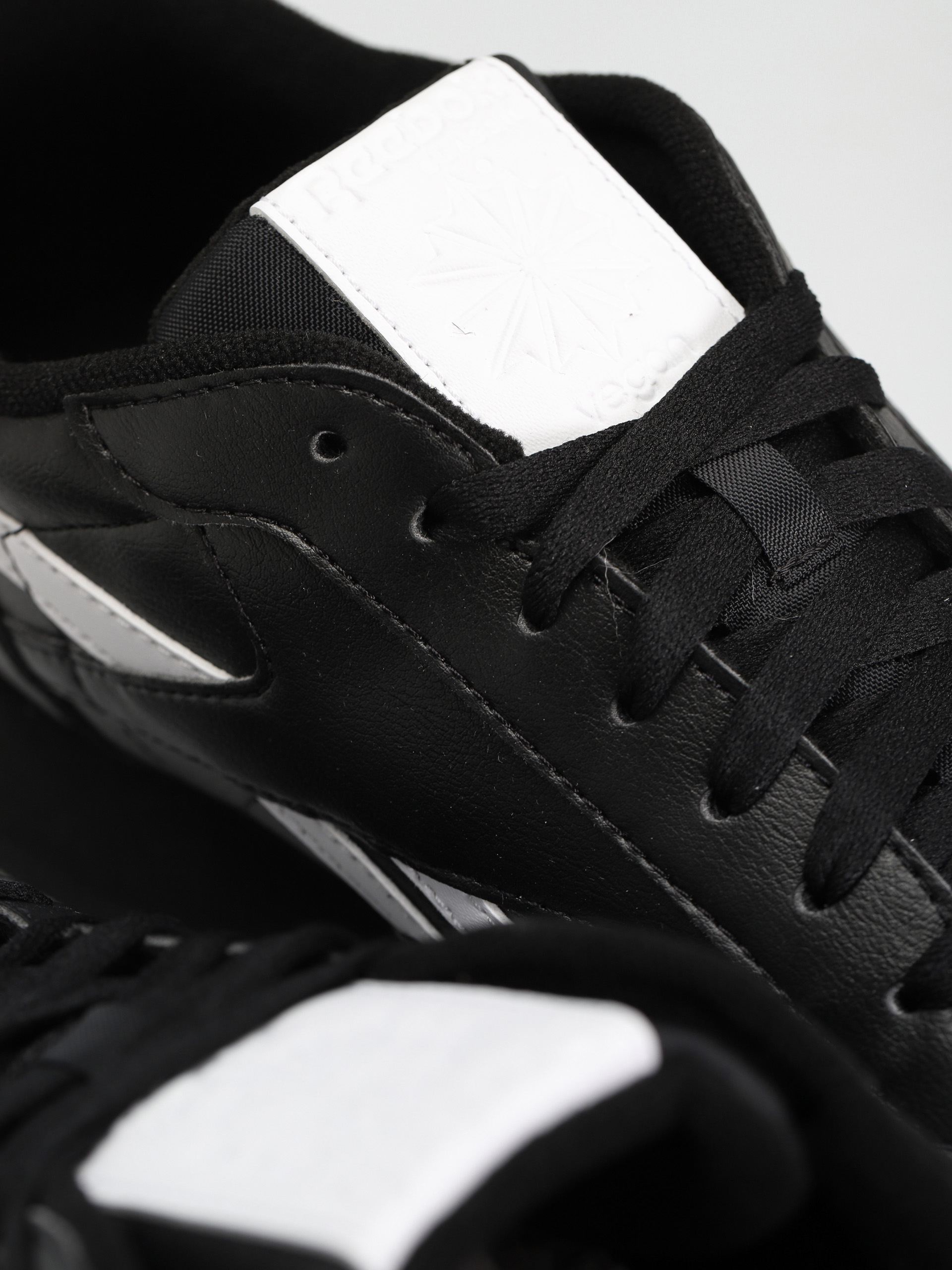 Reebok Classic Vegan Shoes (cblack/ftwwht/cblack)