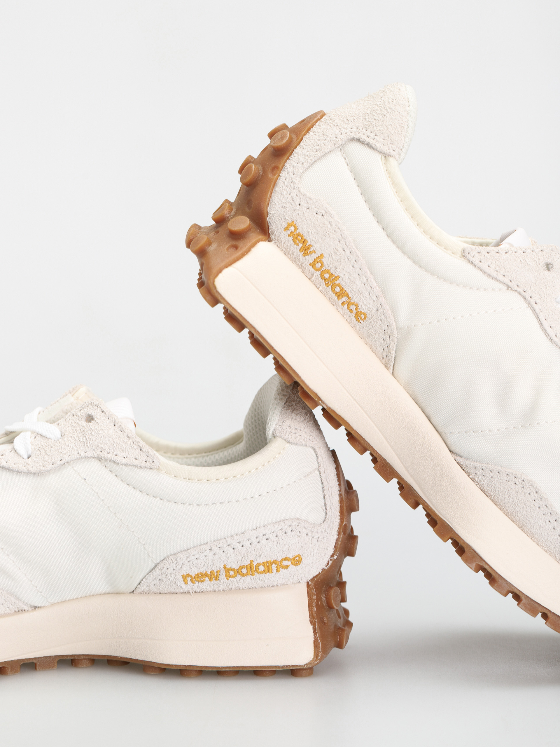 New Balance 327 Shoes Wmn (sea salt)