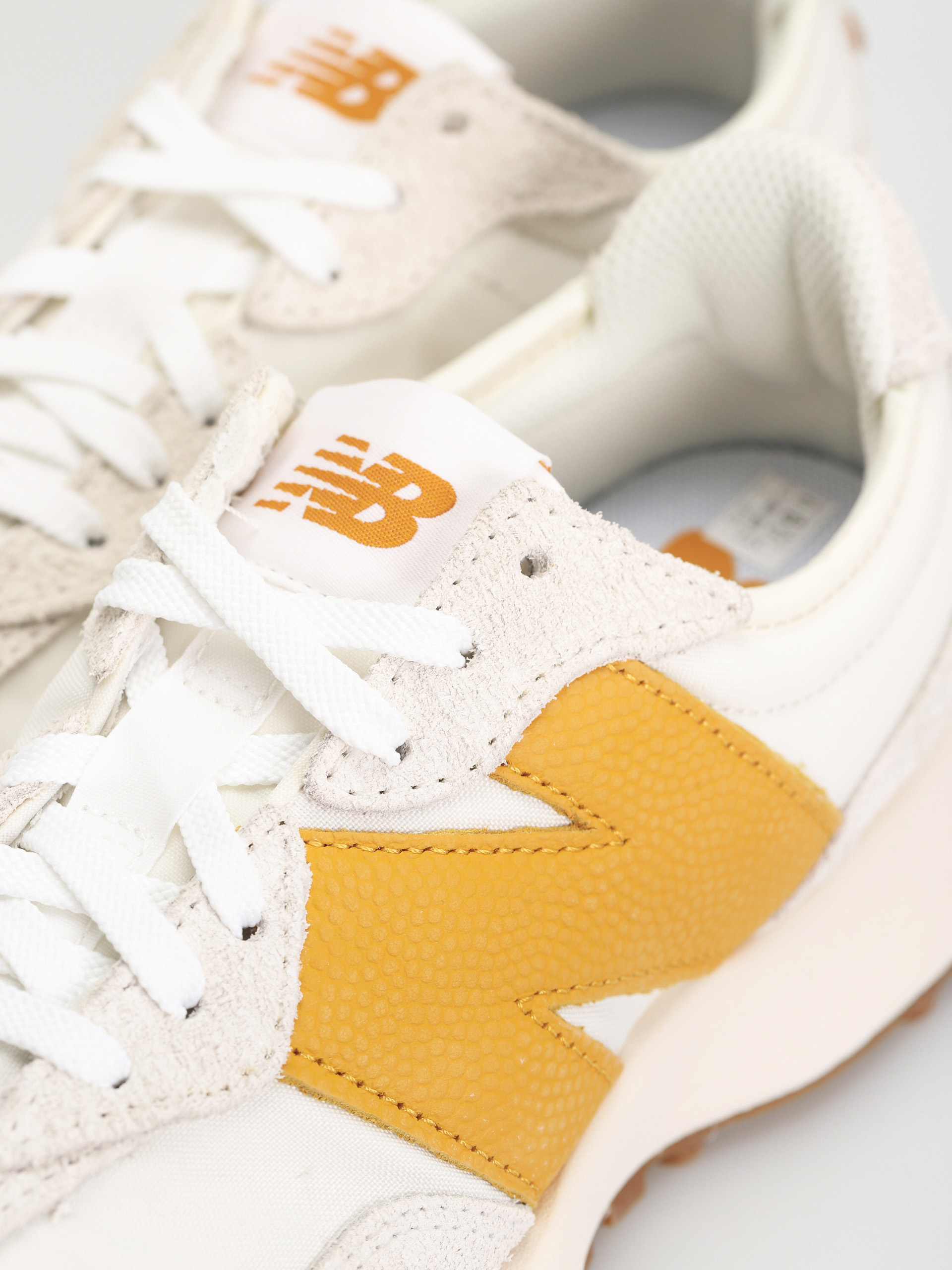 New Balance 327 Shoes Wmn (sea salt)