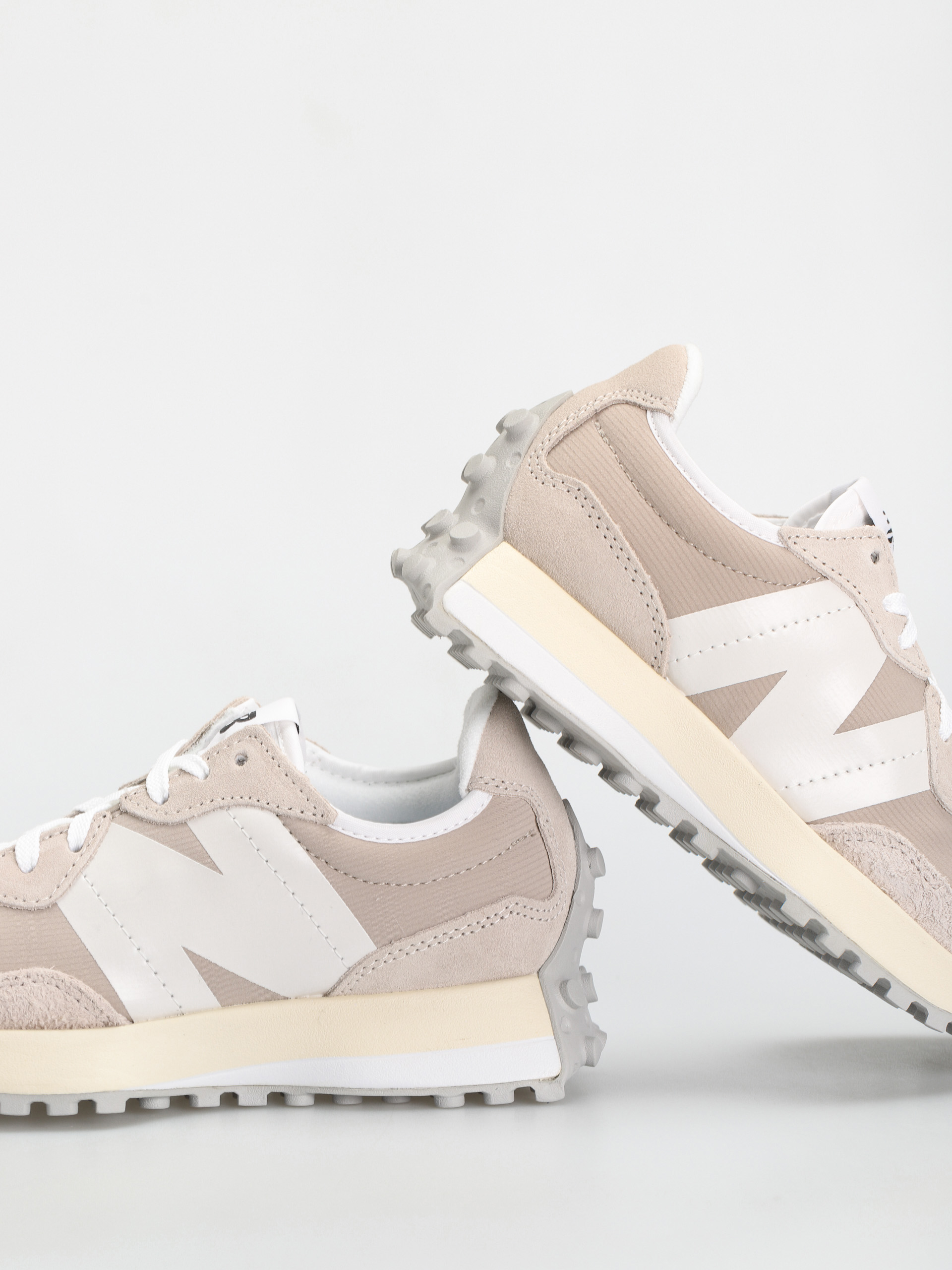New Balance 327 Shoes Wmn (timberwolf)
