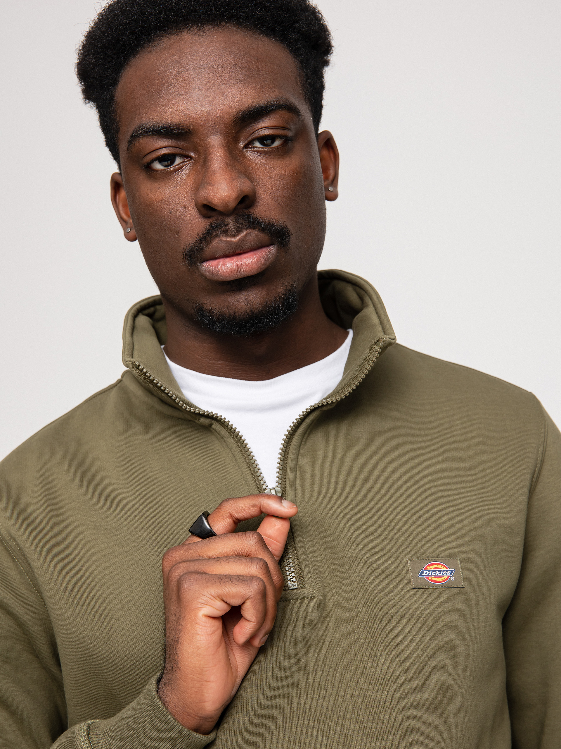 Dickies Oakport Quarter Zip Sweatshirt (military green)