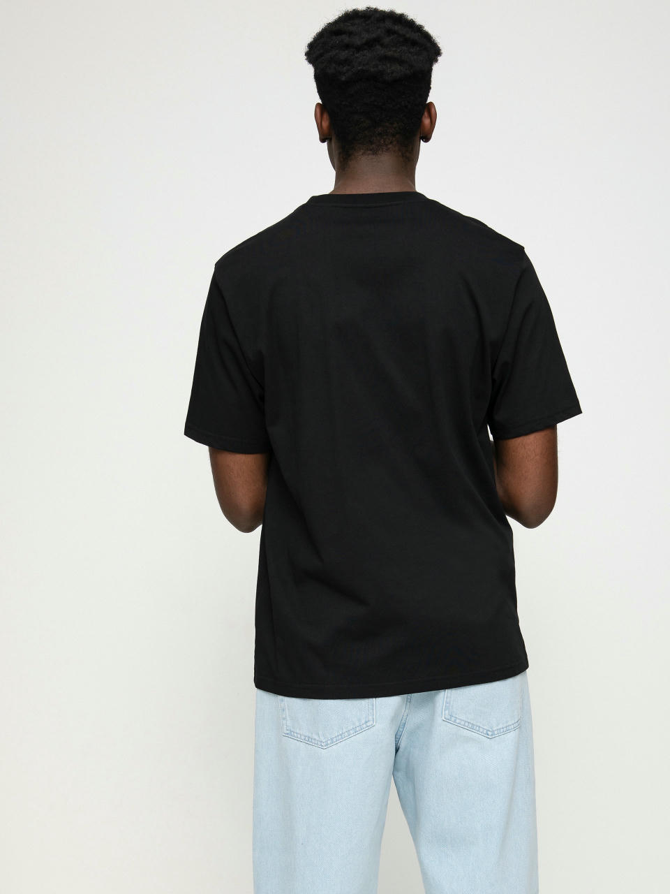 CARHARTT WIP POCKET T-SHIRT IN REGULAR FIT - BLACK. #carhartt