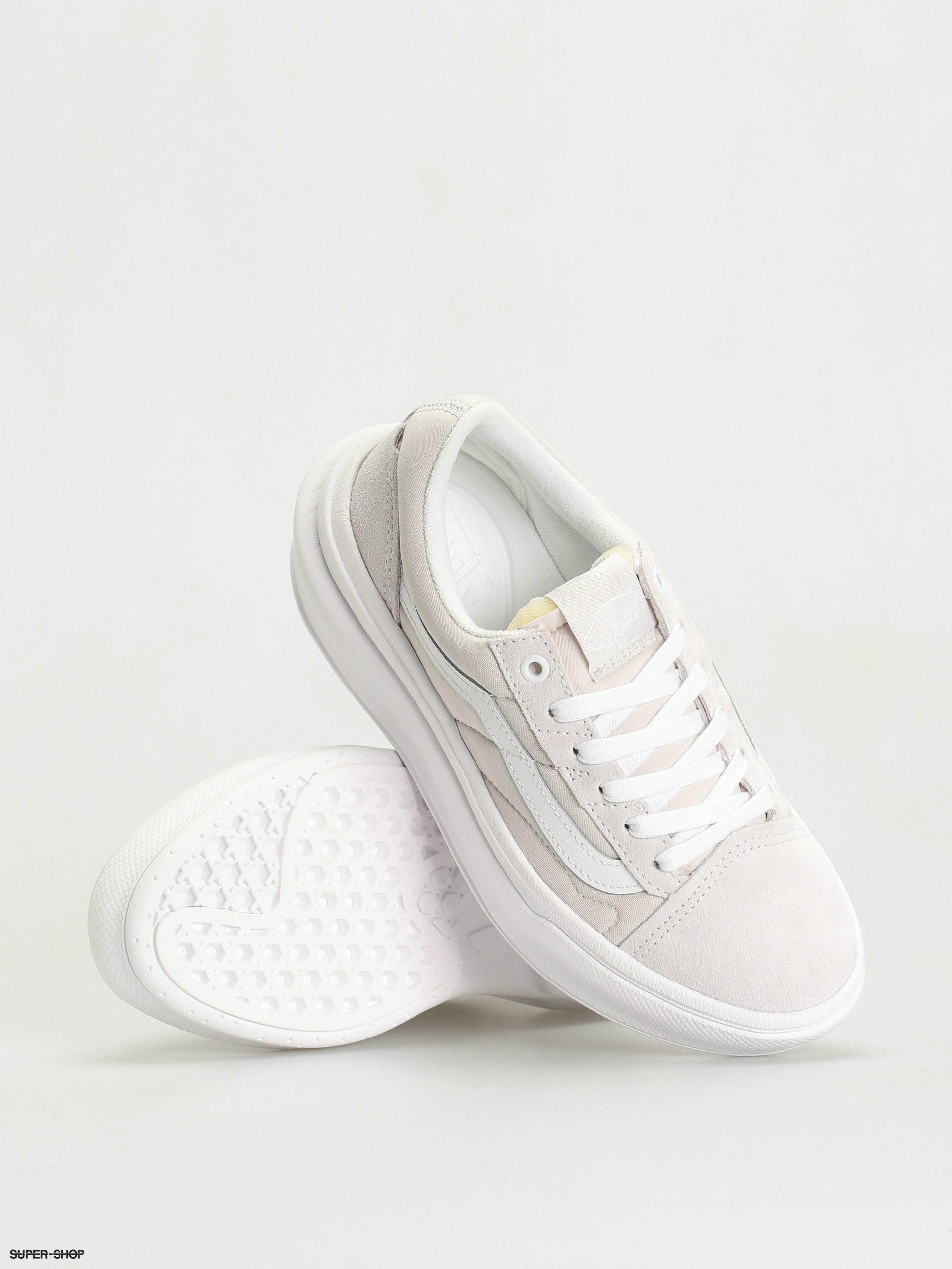 Light grey shop suede vans