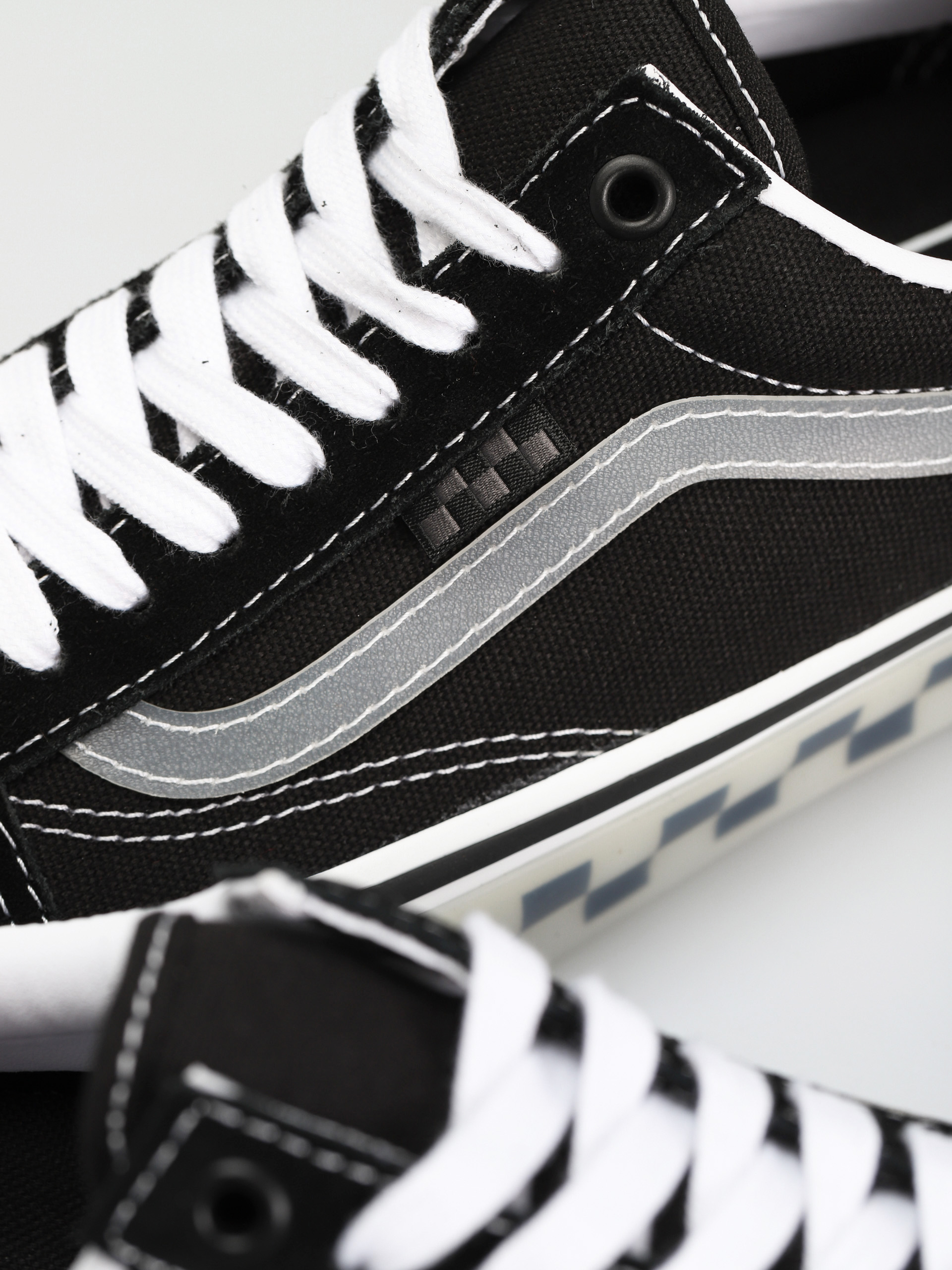 Vans Skate Old Skool Shoes (translucent rubber black/clear)