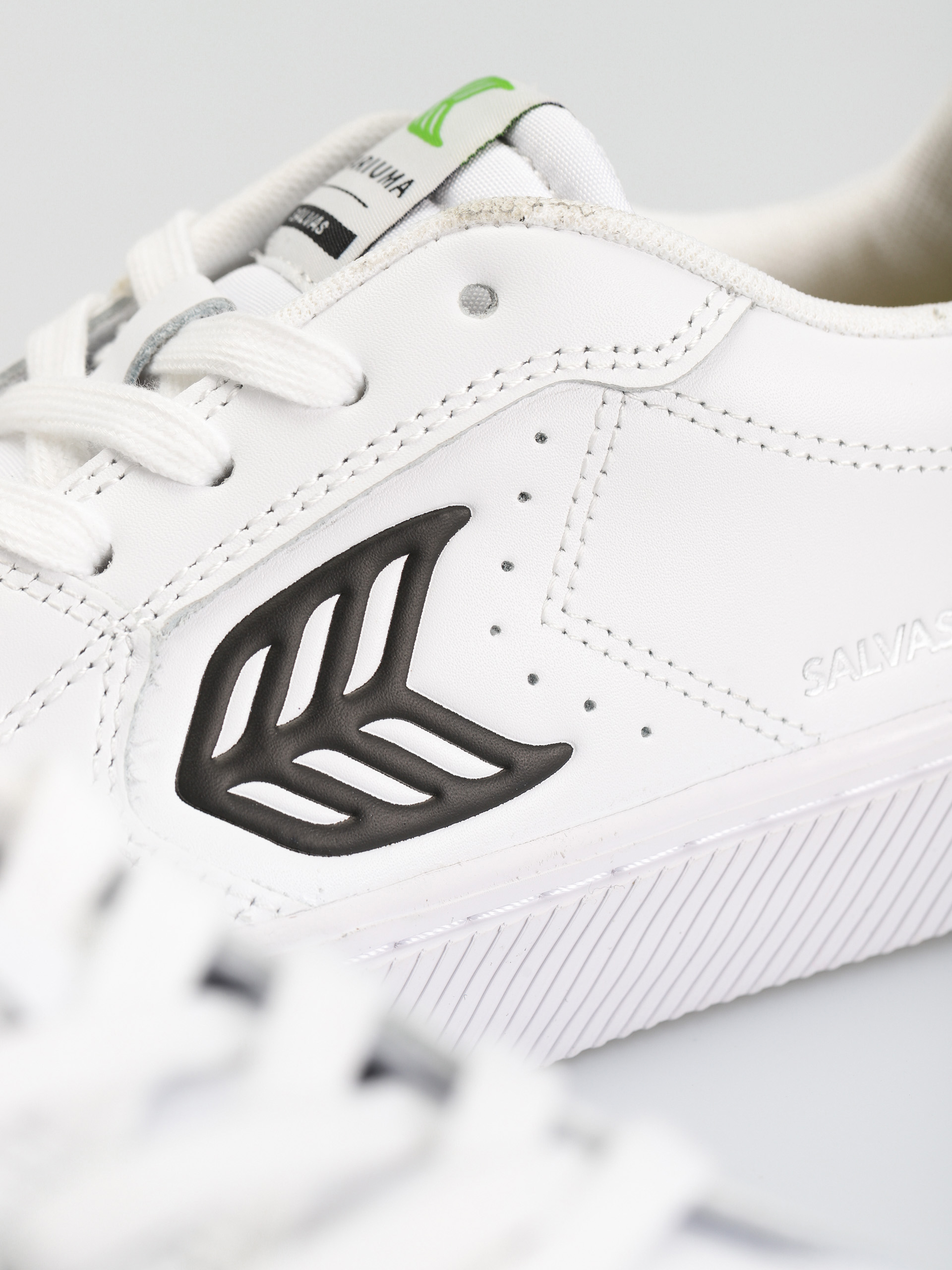 Cariuma Salvas Shoes (white/black)