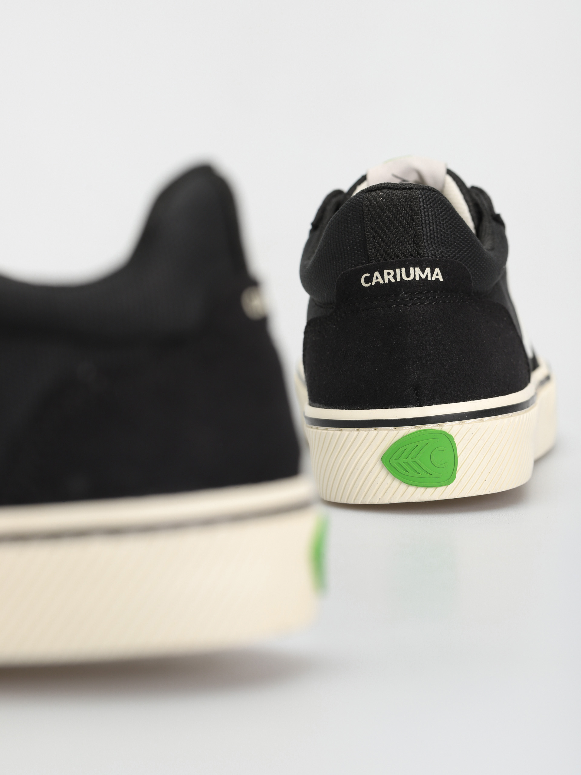 Cariuma Vallely Shoes (black/ivory)