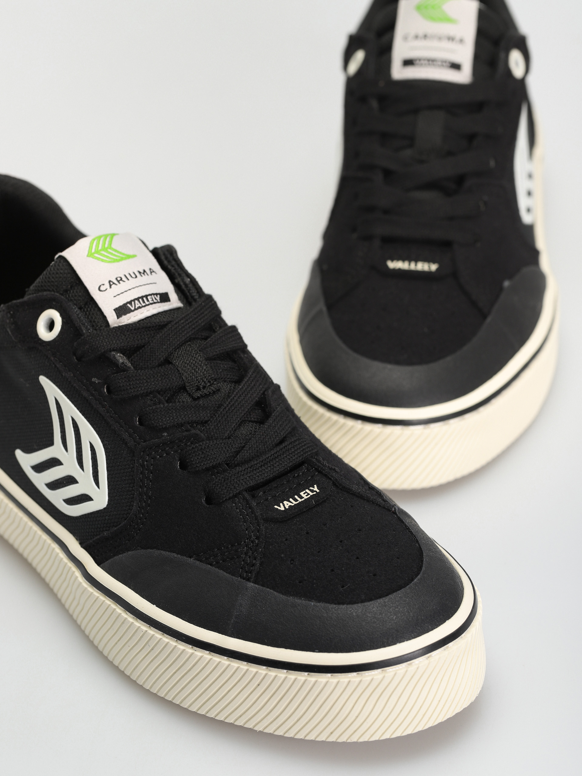 Cariuma Vallely Shoes (black/ivory)