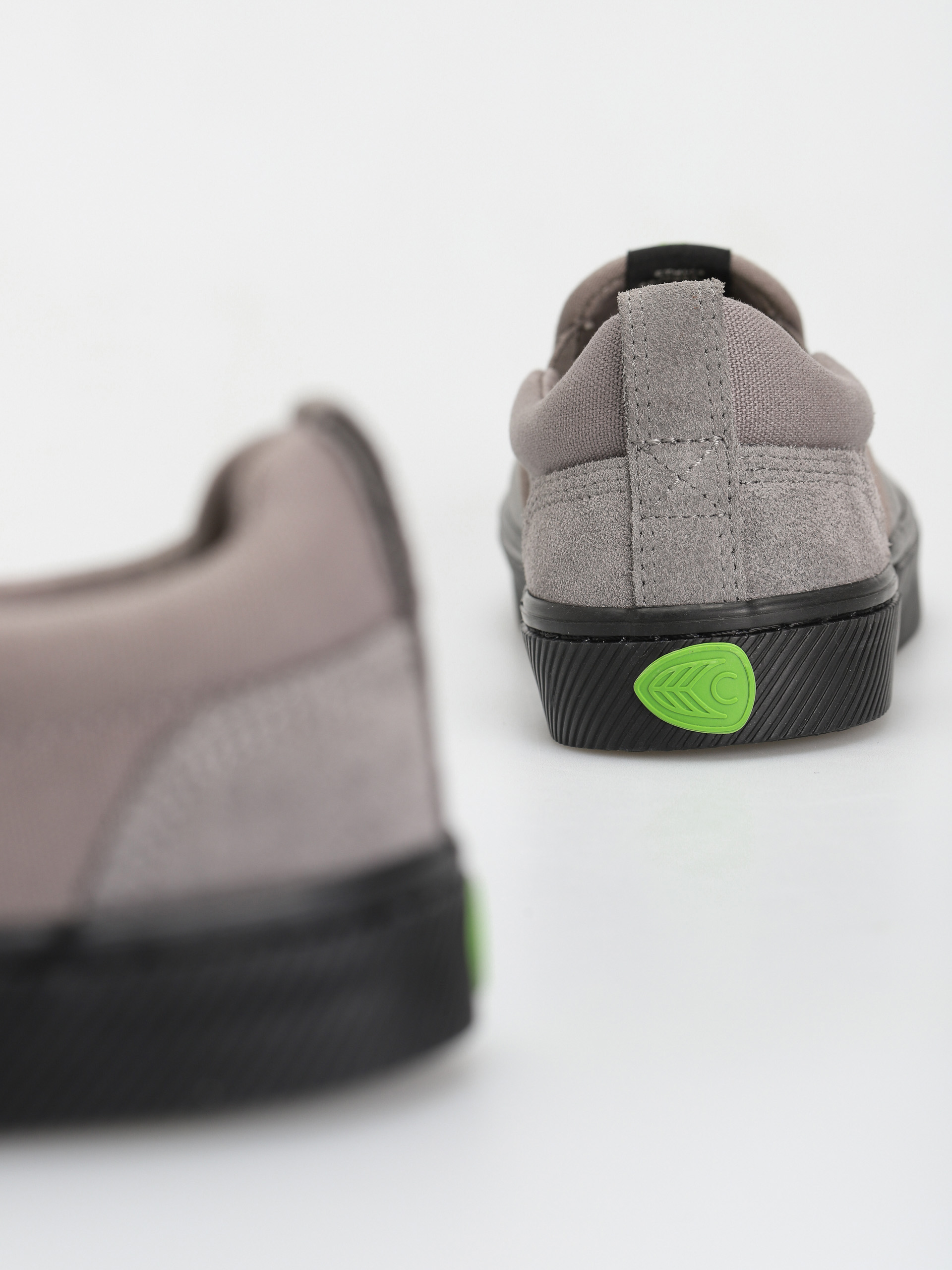 Cariuma Catiba Pro Slip On Shoes (grey/black)