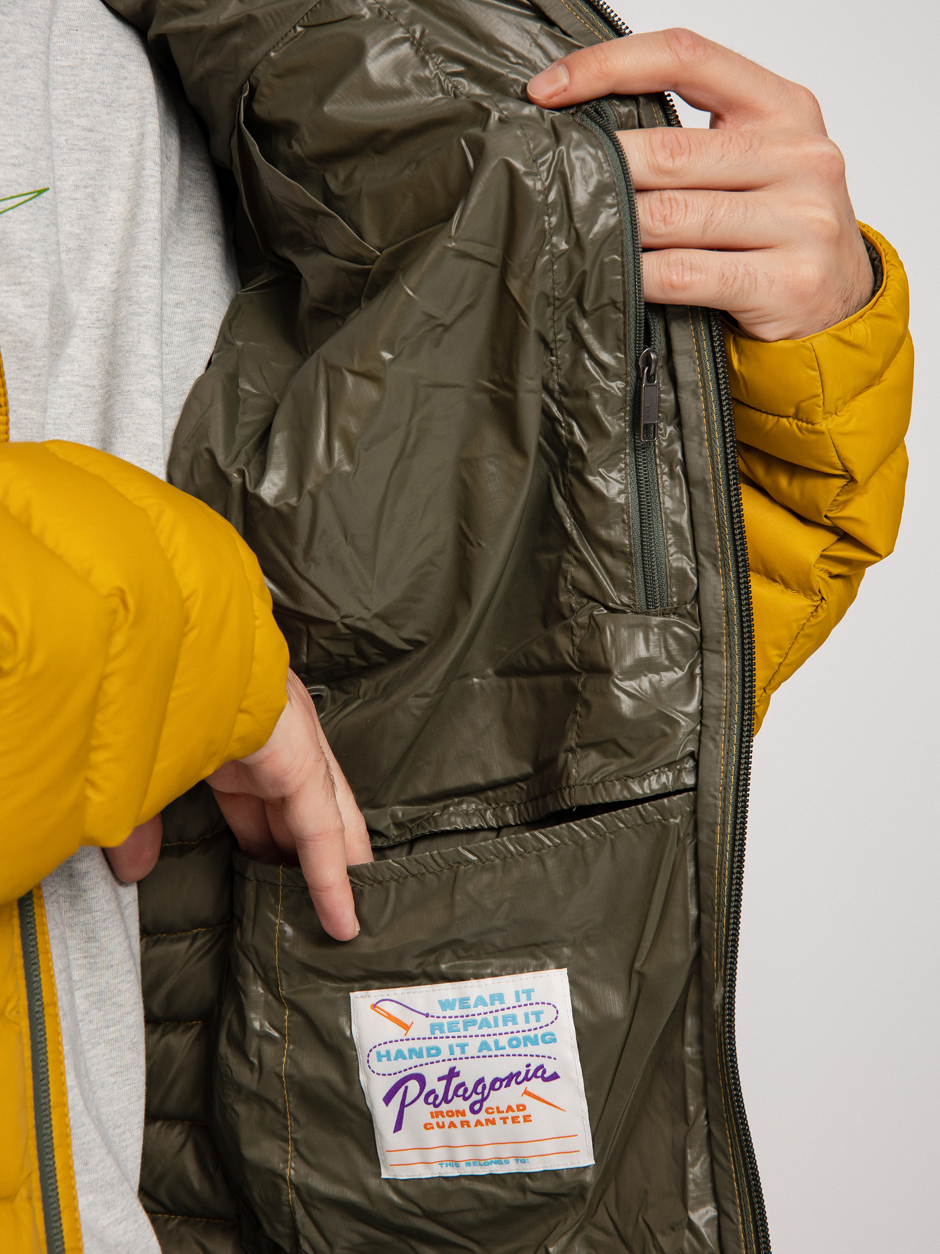 Patagonia Down Sweater Hoody Jacket (cabin gold)