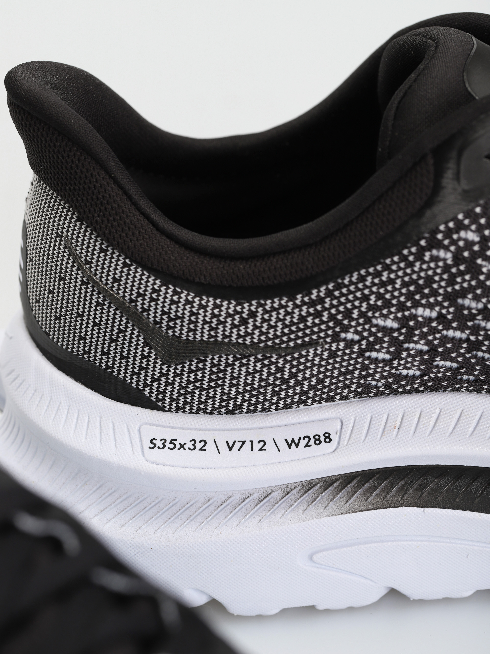 Hoka Kawana Shoes (black/white)