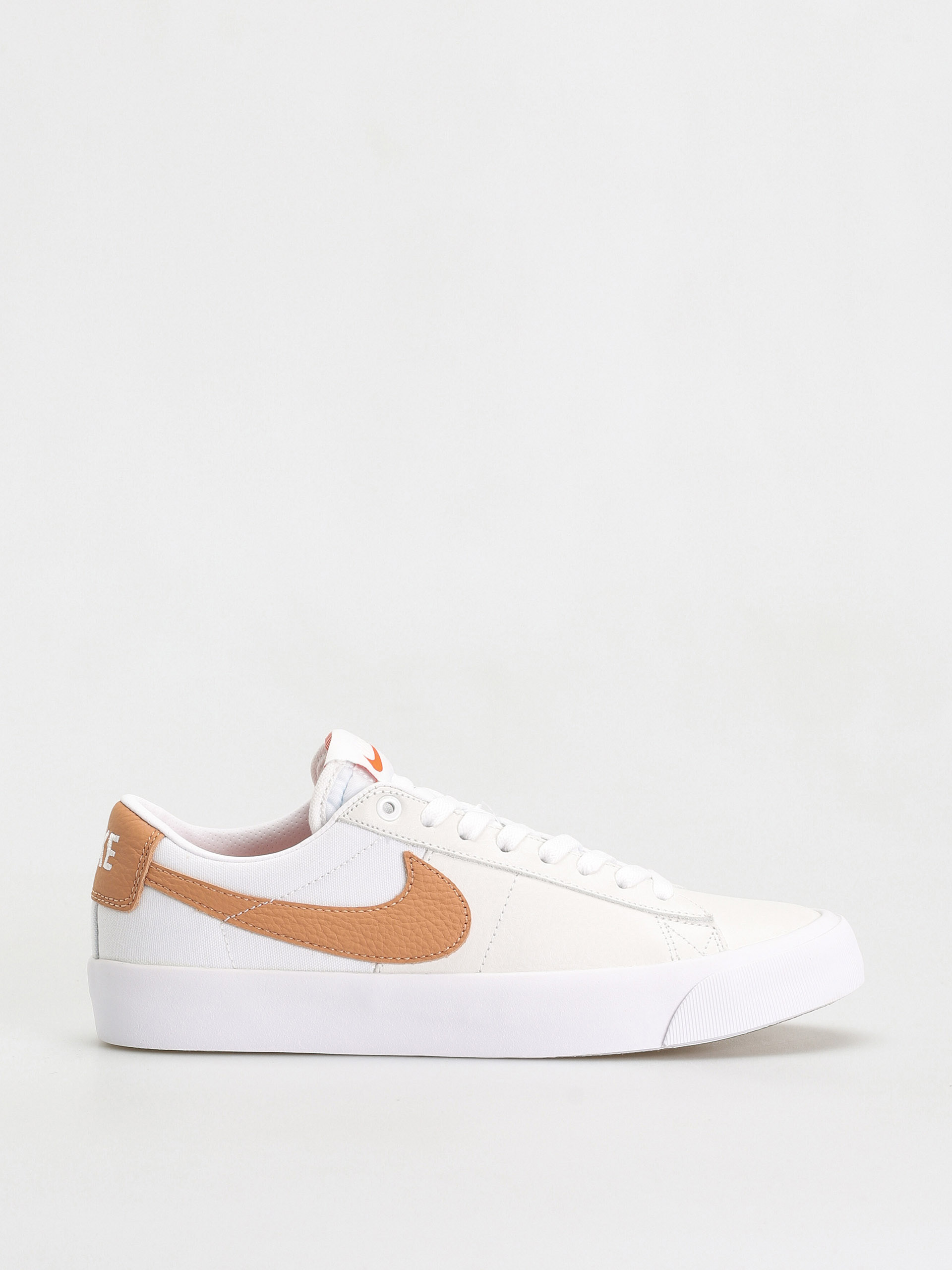 Nike SB Zoom Blazer Low Pro Gt Iso Shoes (white/lt cognac white lt cognac)