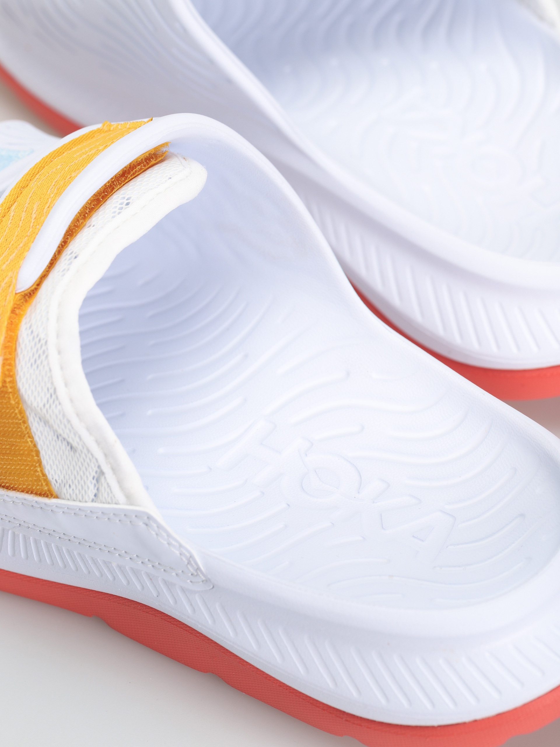 Hoka One One Ora Luxe Badeschuhe (white/camellia)