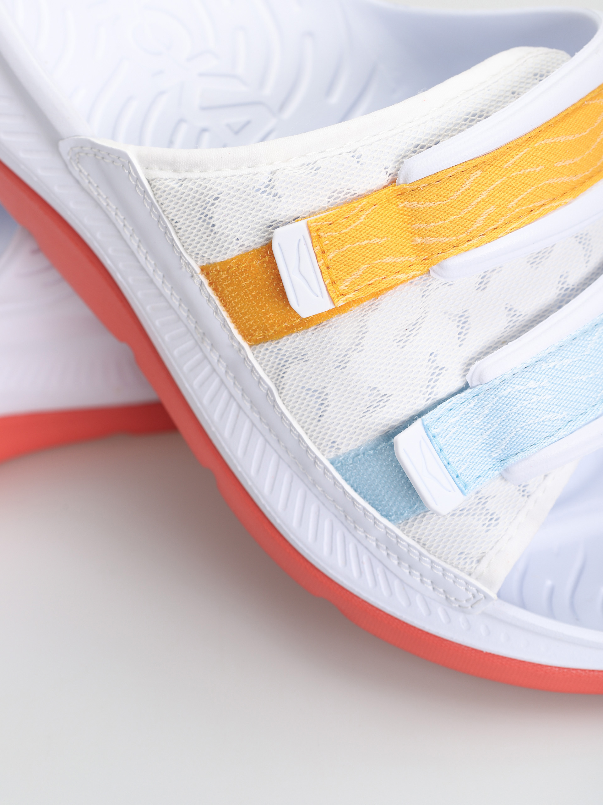 Hoka One One Ora Luxe Badeschuhe (white/camellia)