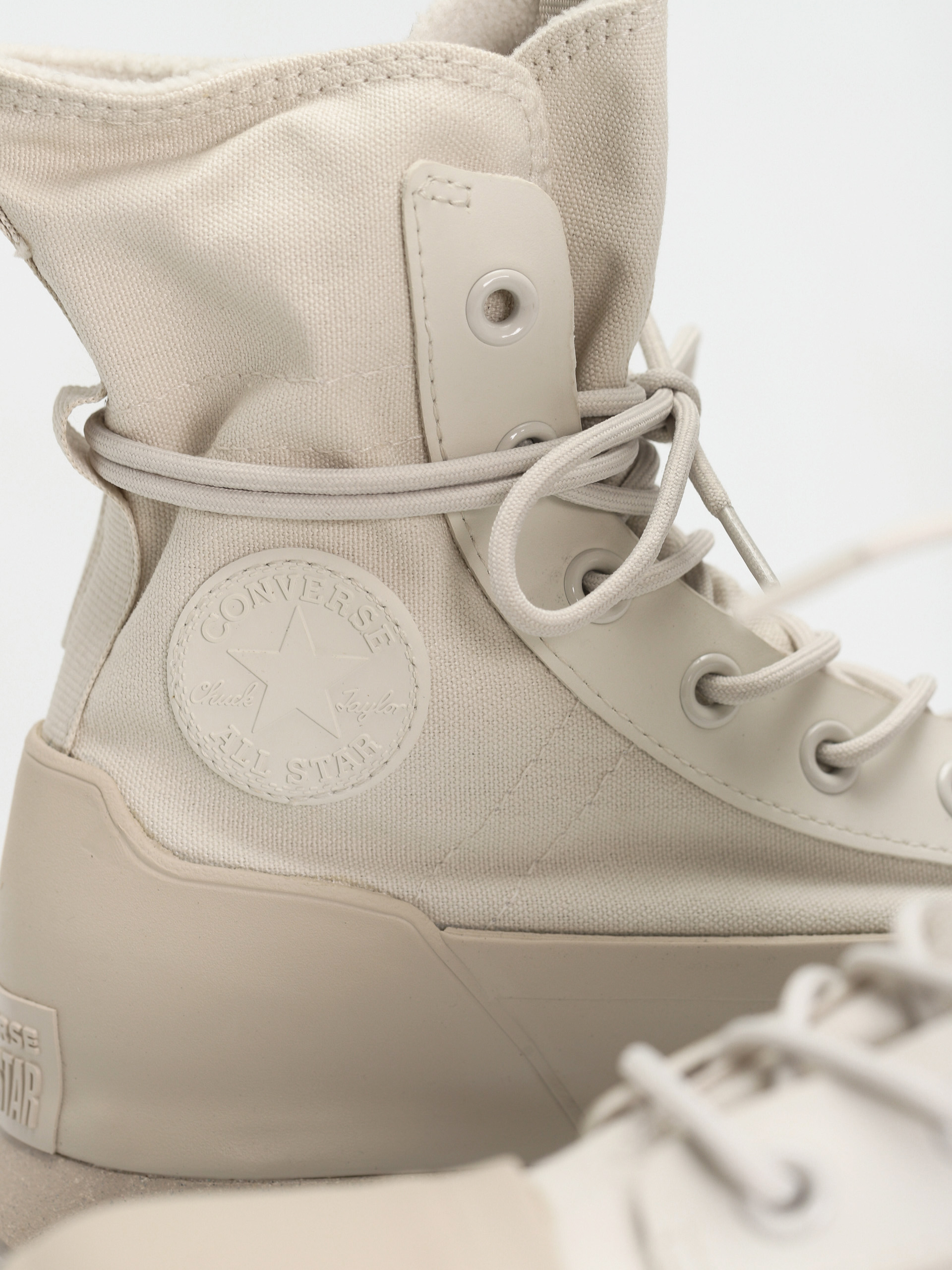 Converse Chuck Taylor All Star Lugged 2.0 Cc X-Hi Shoes (light bone)