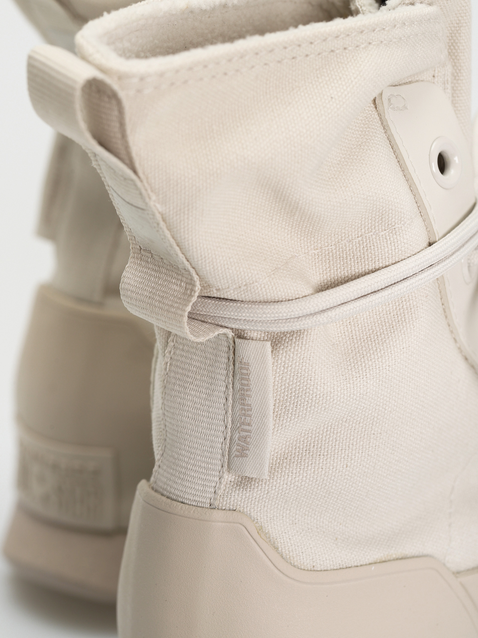 Converse Chuck Taylor All Star Lugged 2.0 Cc X-Hi Shoes (light bone)