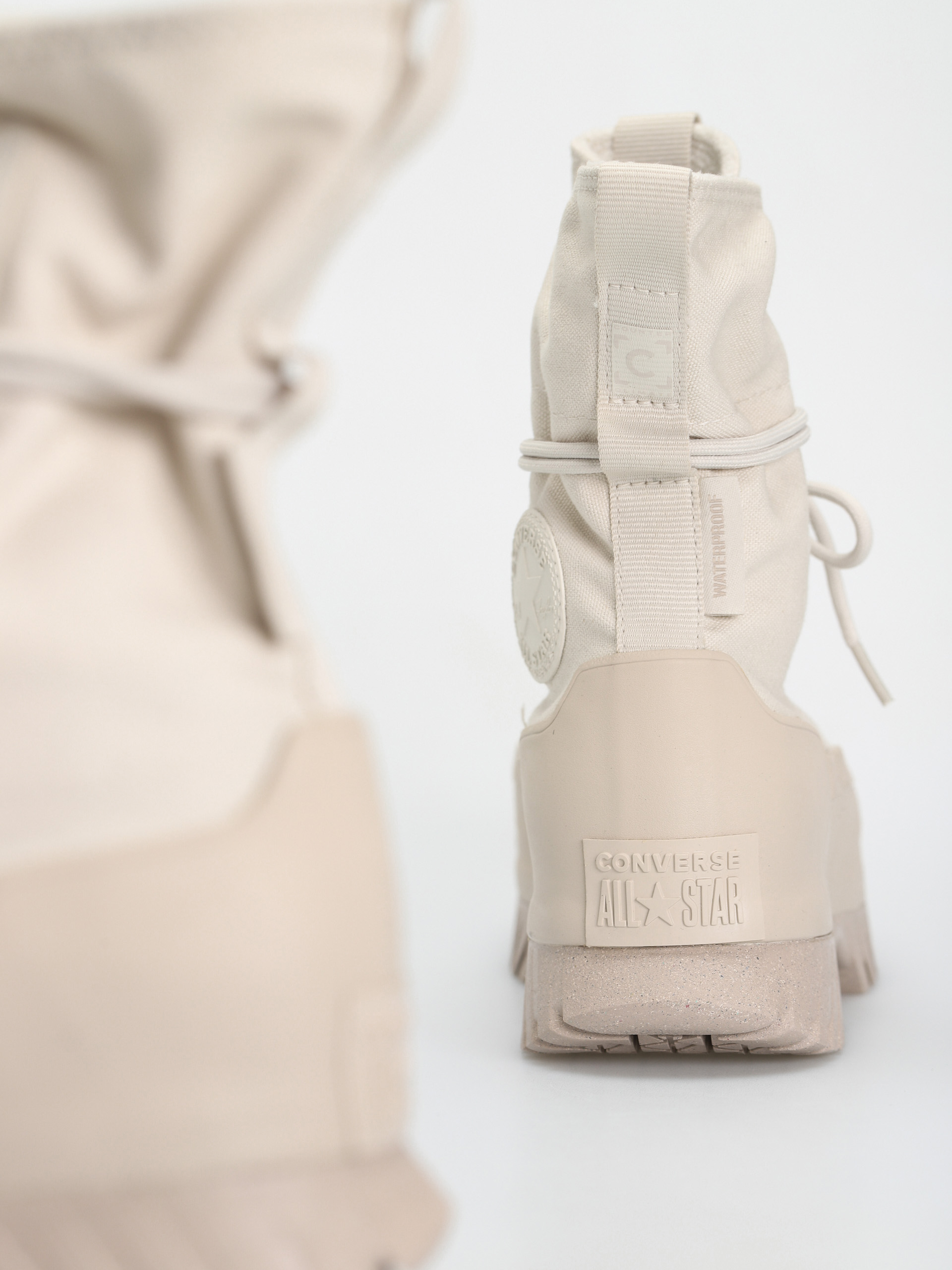 Converse Chuck Taylor All Star Lugged 2.0 Cc X-Hi Shoes (light bone)