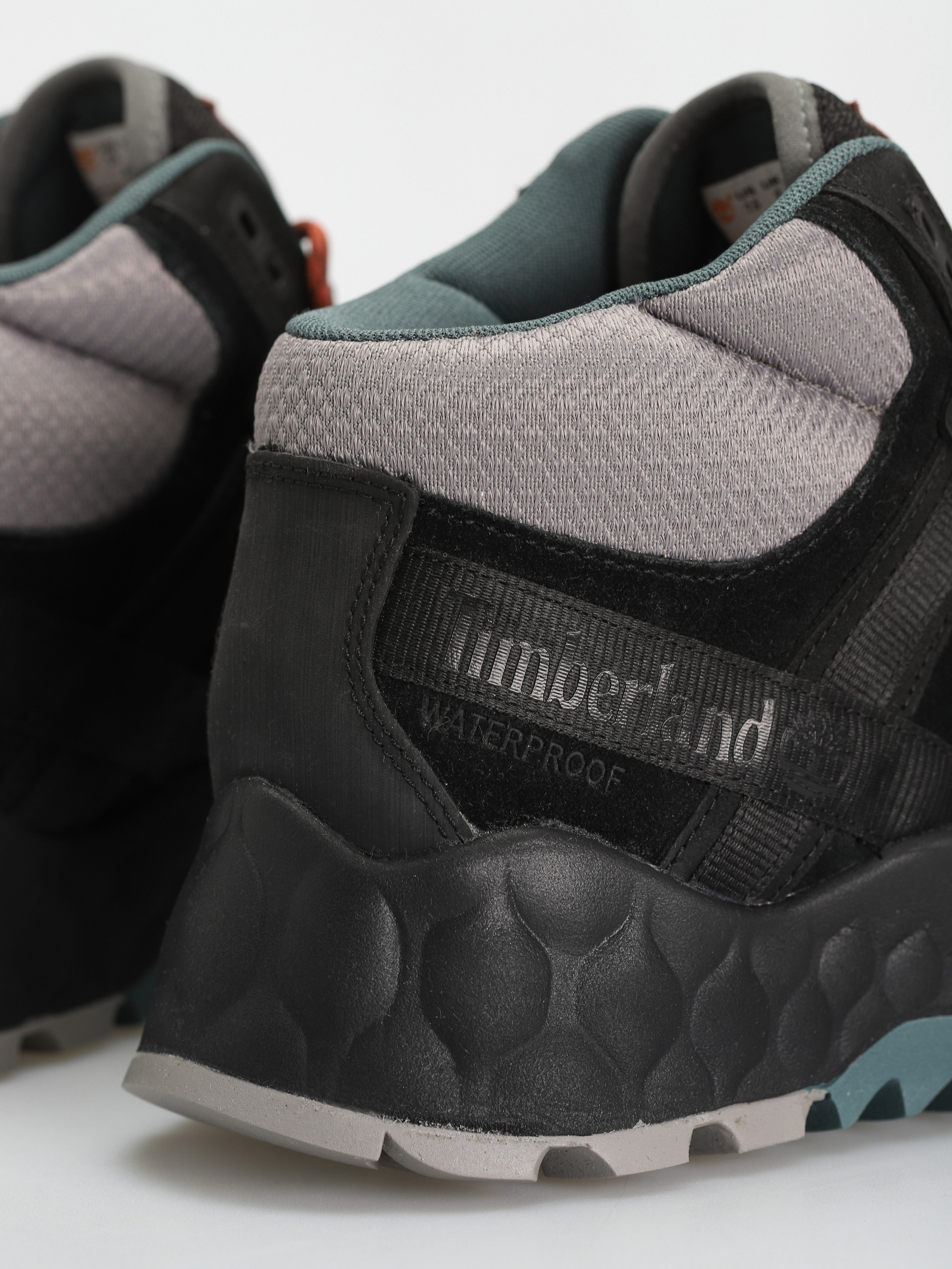 Timberland Solar Wave Lt Mid Wp Shoes (black suede)