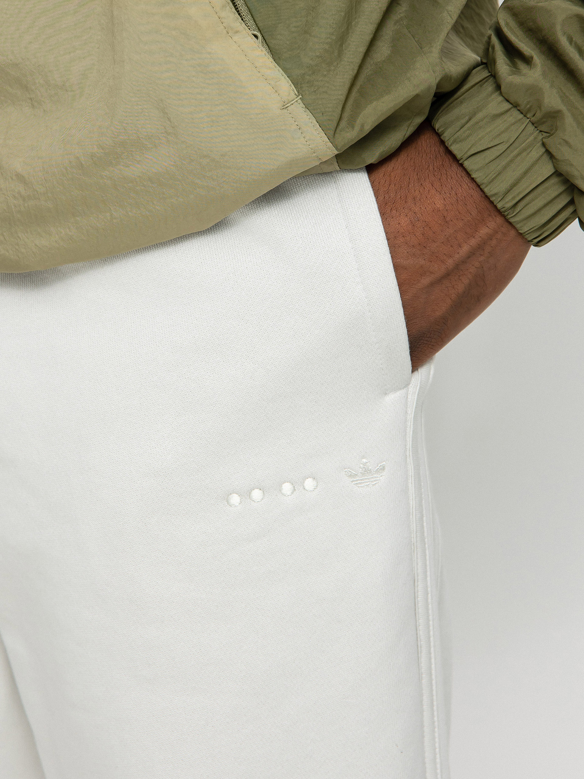 adidas Originals Ess Logo Pants (orbgry)