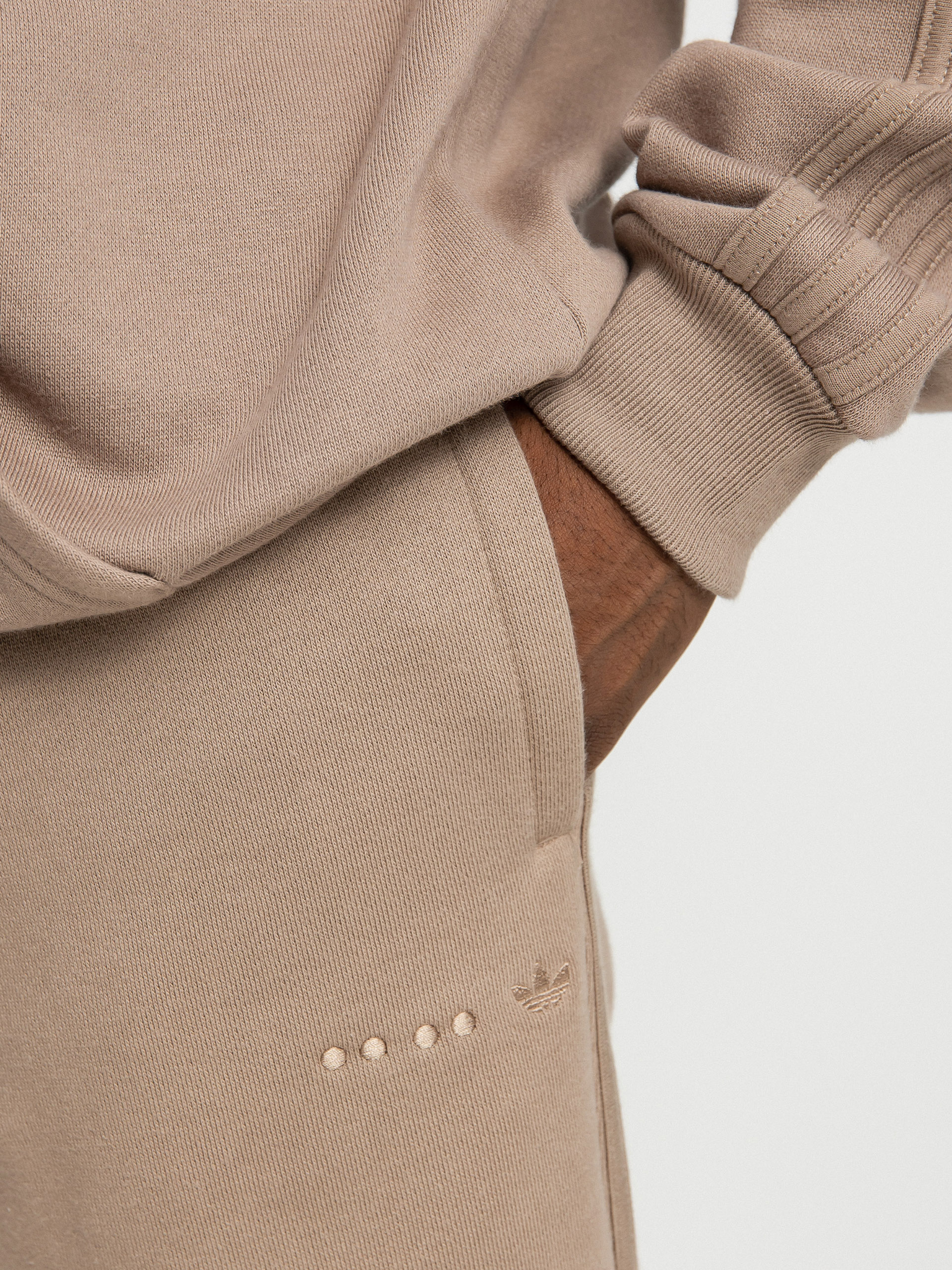 adidas Originals Ess Logo Pants (chabrn)