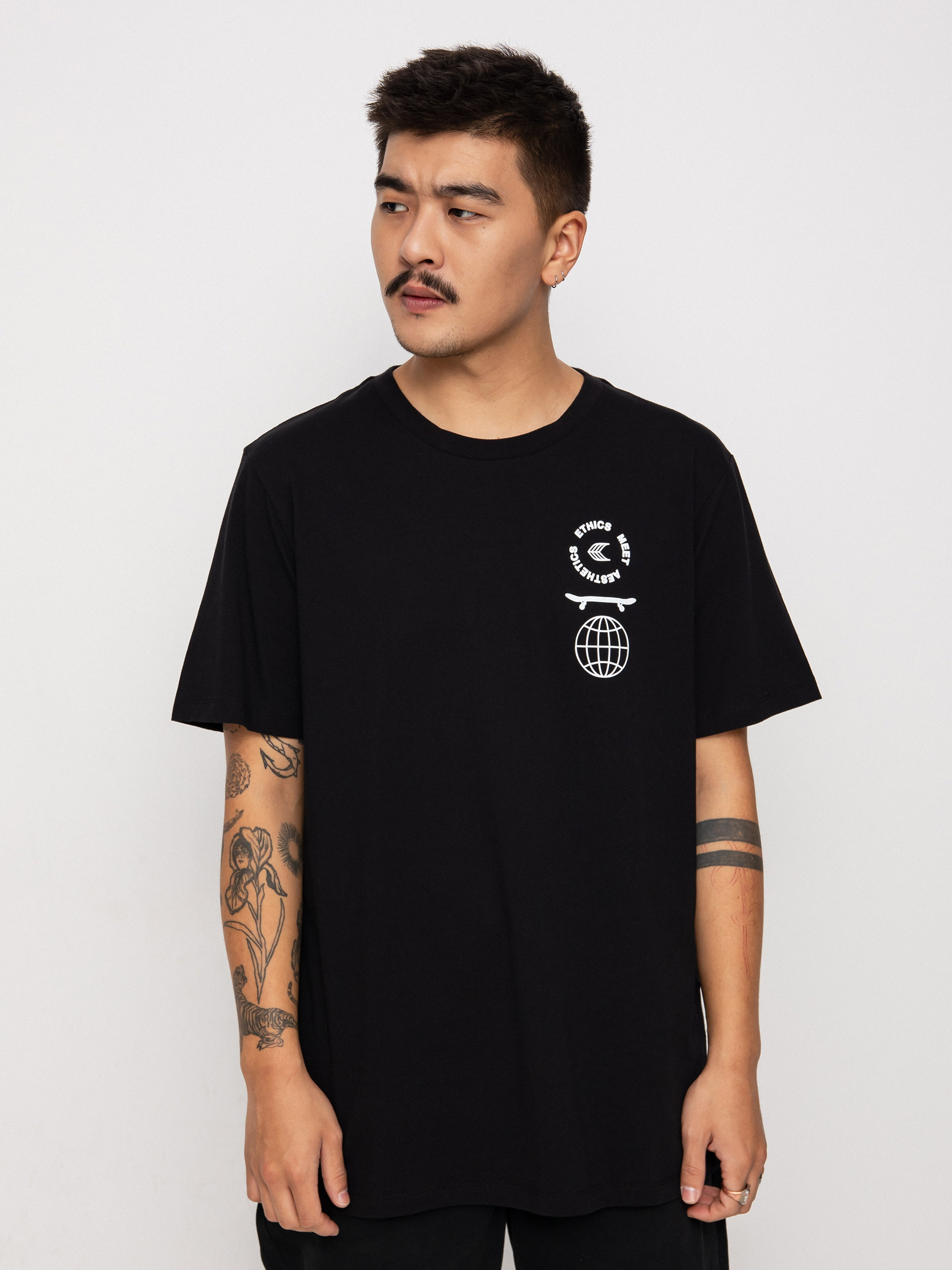 Cariuma Ethics meet Aesthetics T-shirt (black)