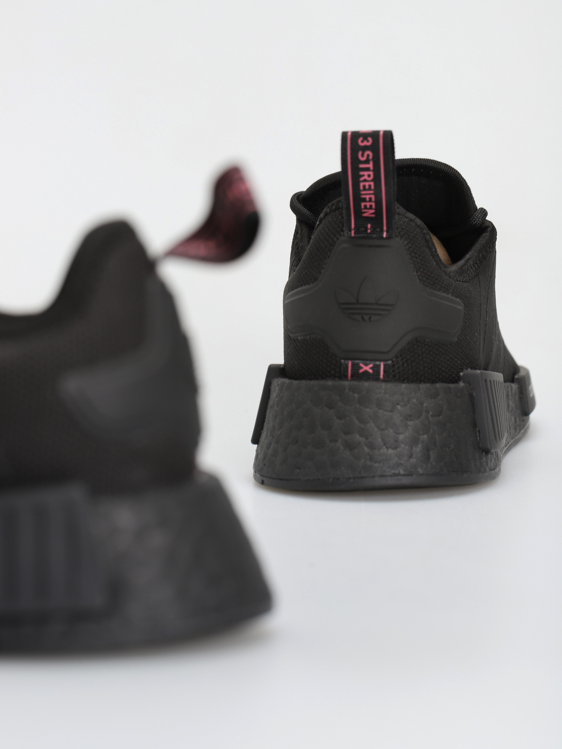 adidas Originals Nmd R1 Primeblue Schuhe Wmn (cblack/cblack/sopink)