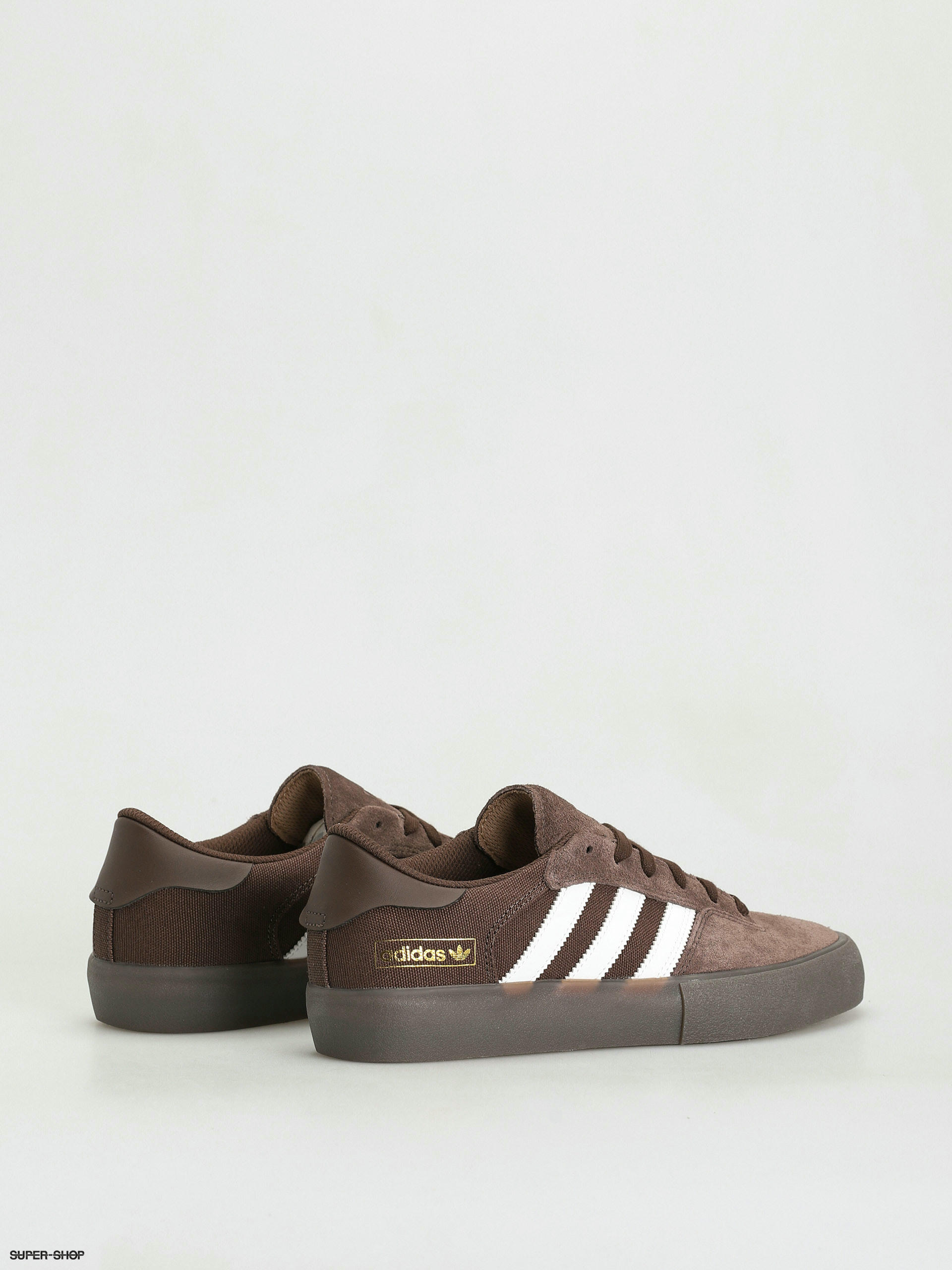 Adidas shoes outlet with brown sole