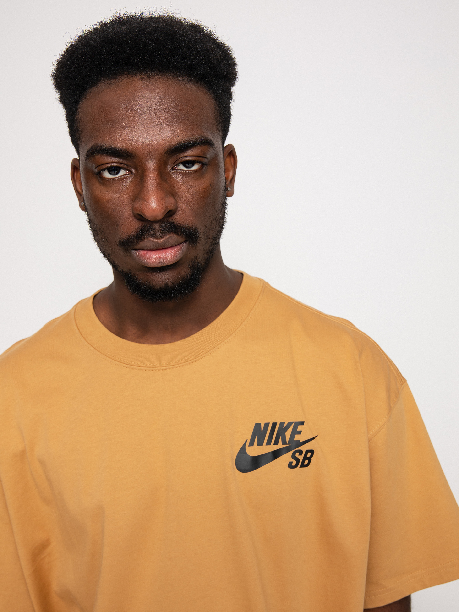Nike SB Logo T-shirt (elemental gold)